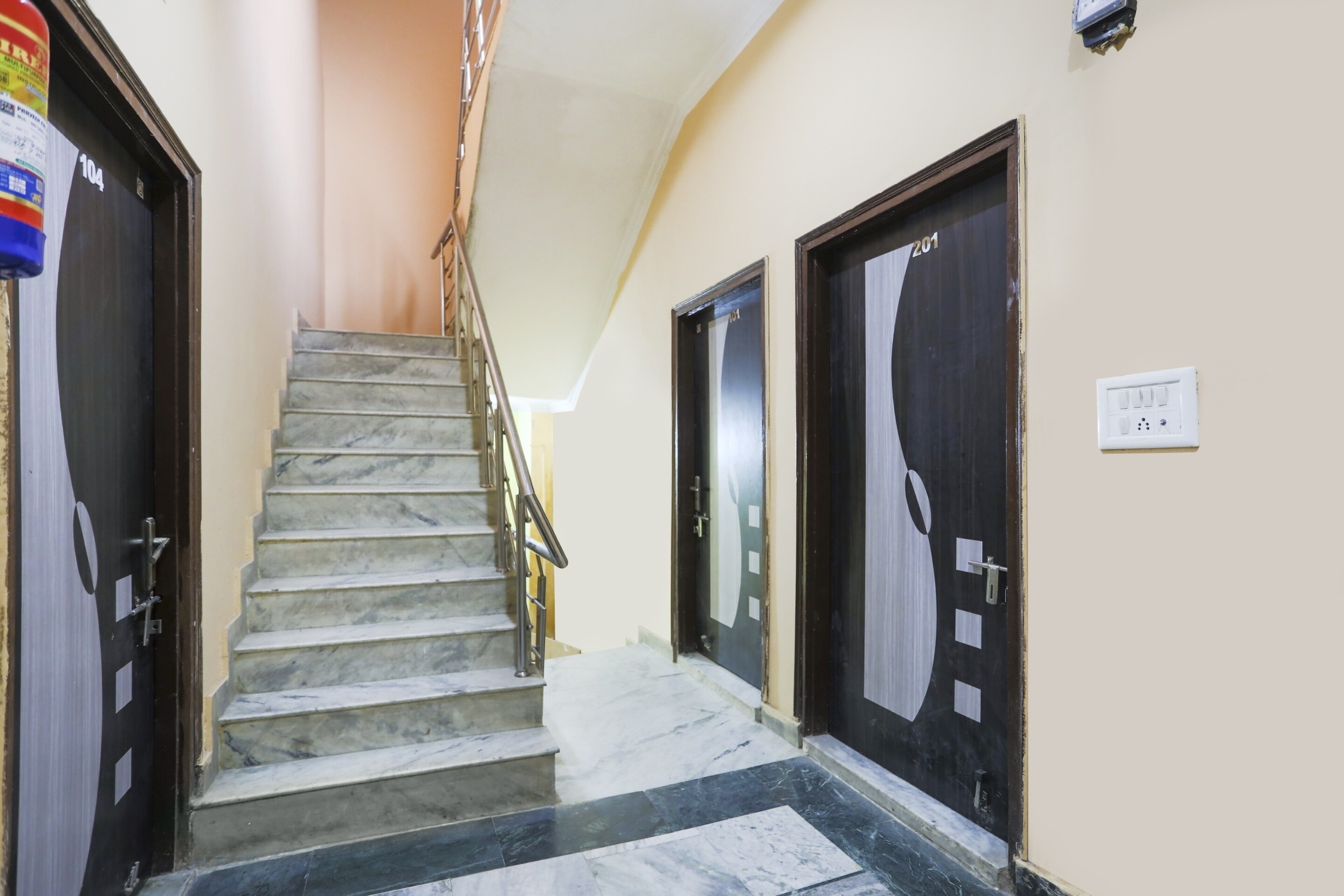 SPOT ON 74603 Hr Residency, Ghaziabad 4