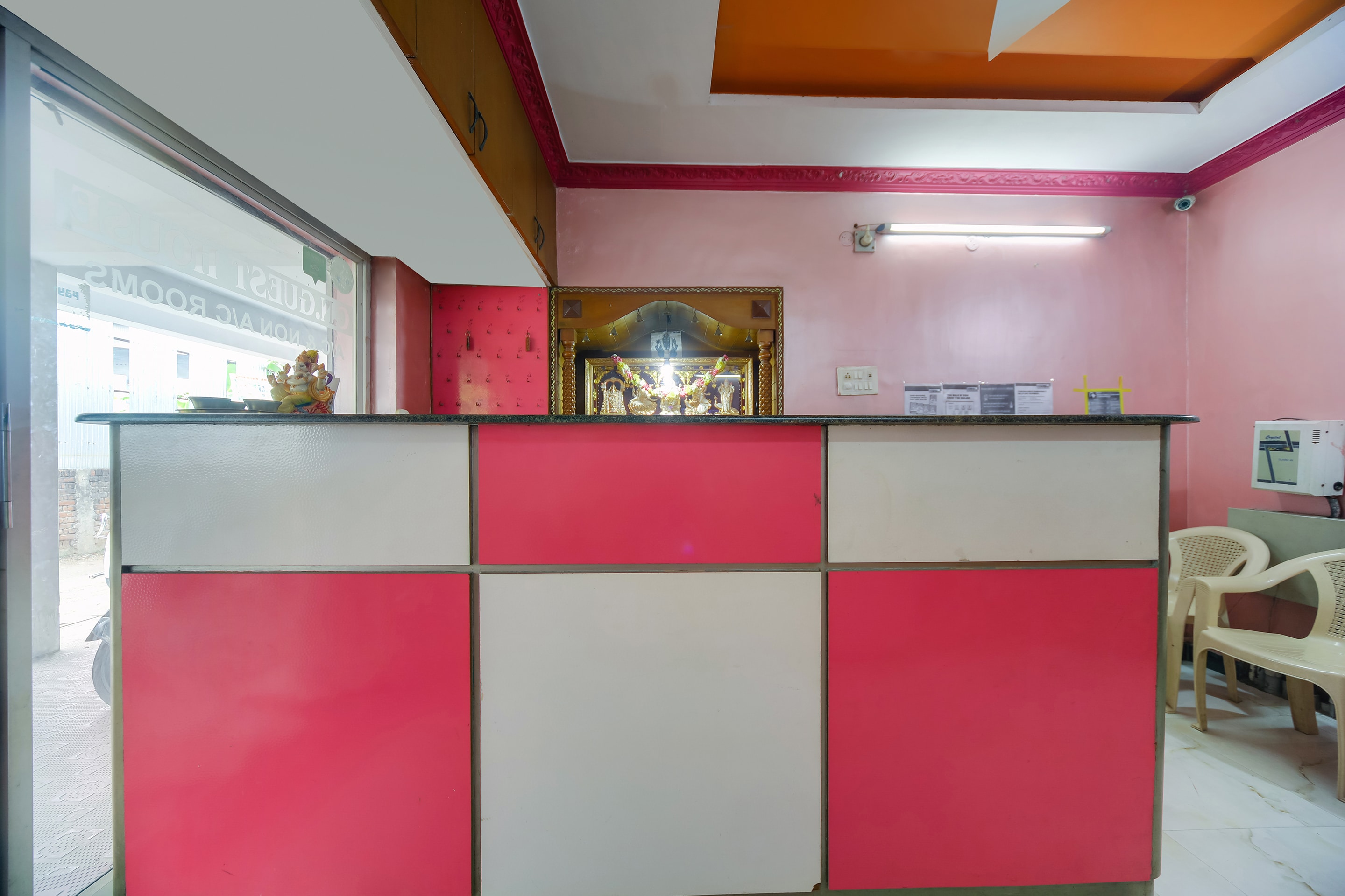 SPOT ON 75475 Cn Guest House, Chennai 3