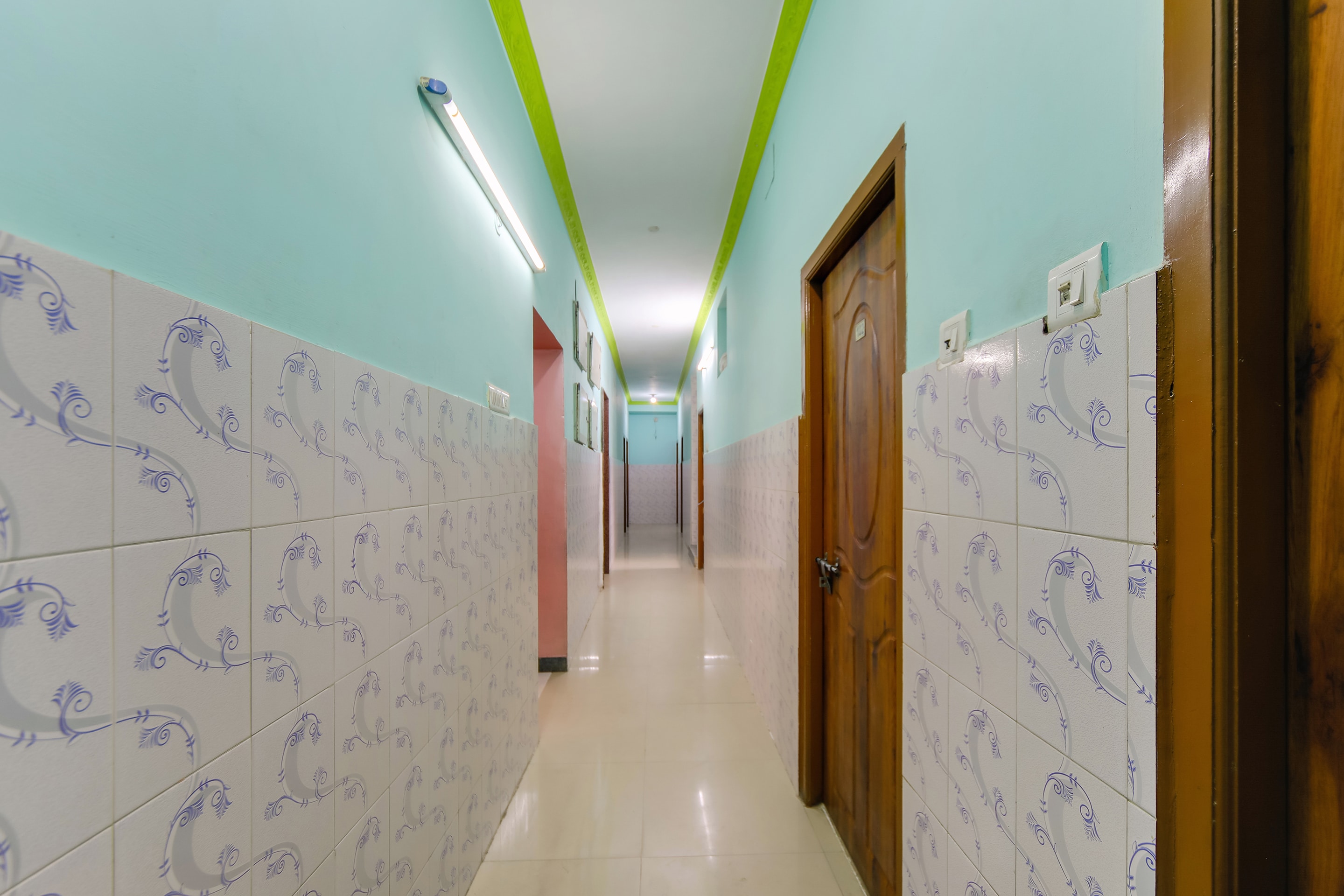 SPOT ON 75475 Cn Guest House, Chennai 4