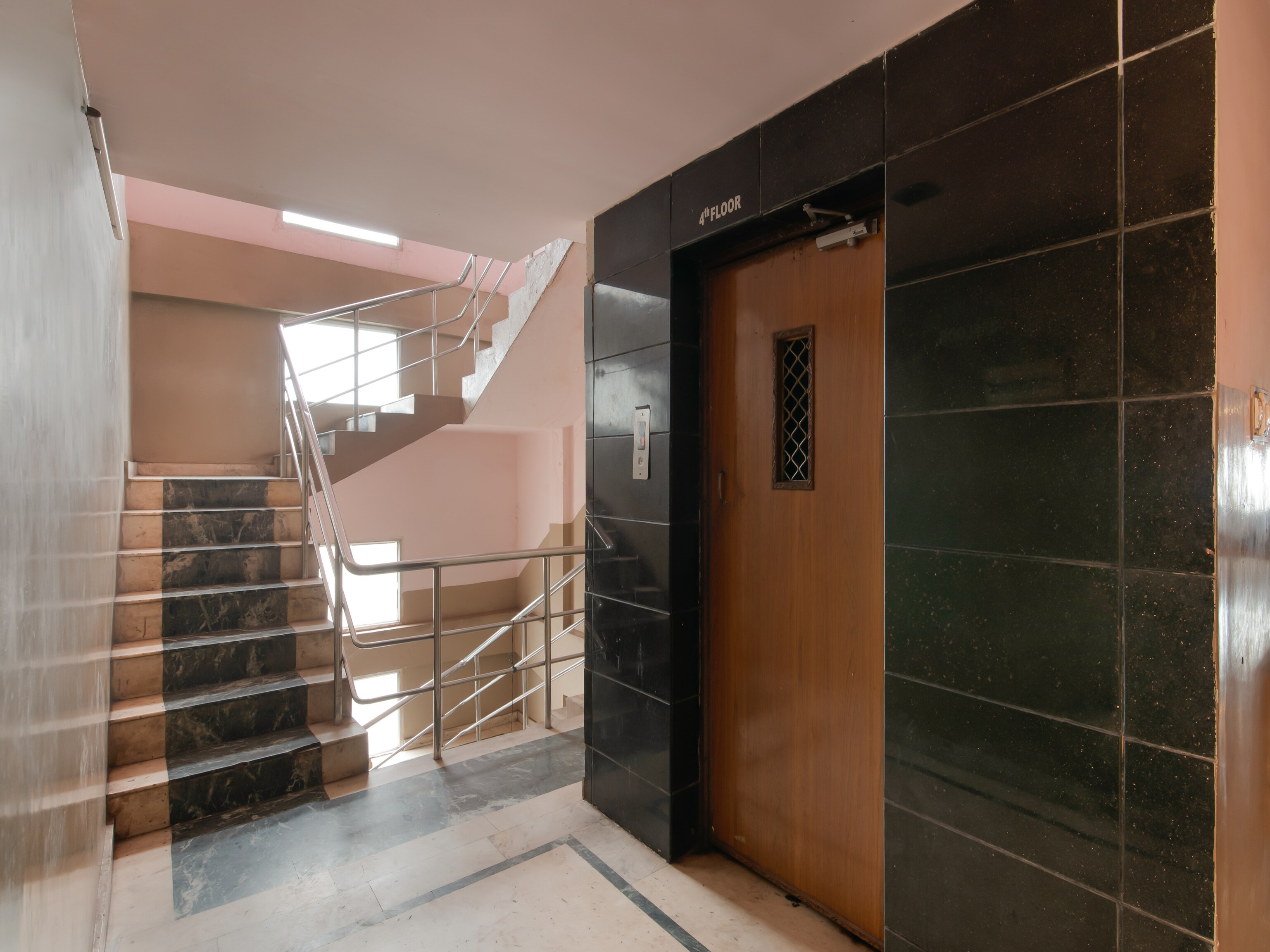 SPOT ON 76144 Hotel Manikanta Residency, Visakhapatnam 3