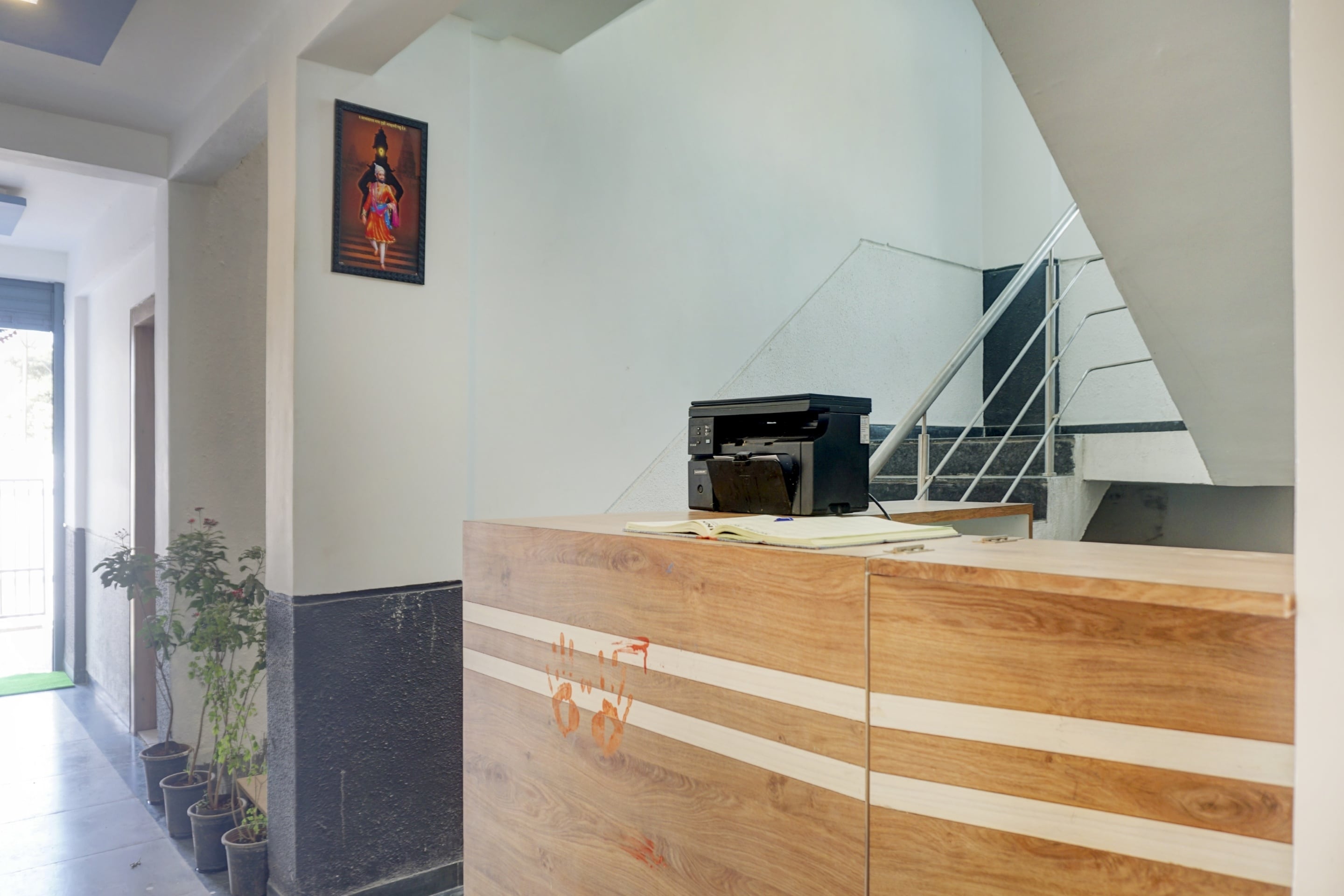 SPOT ON 77586 Royal Inn Lodging, Pune 2