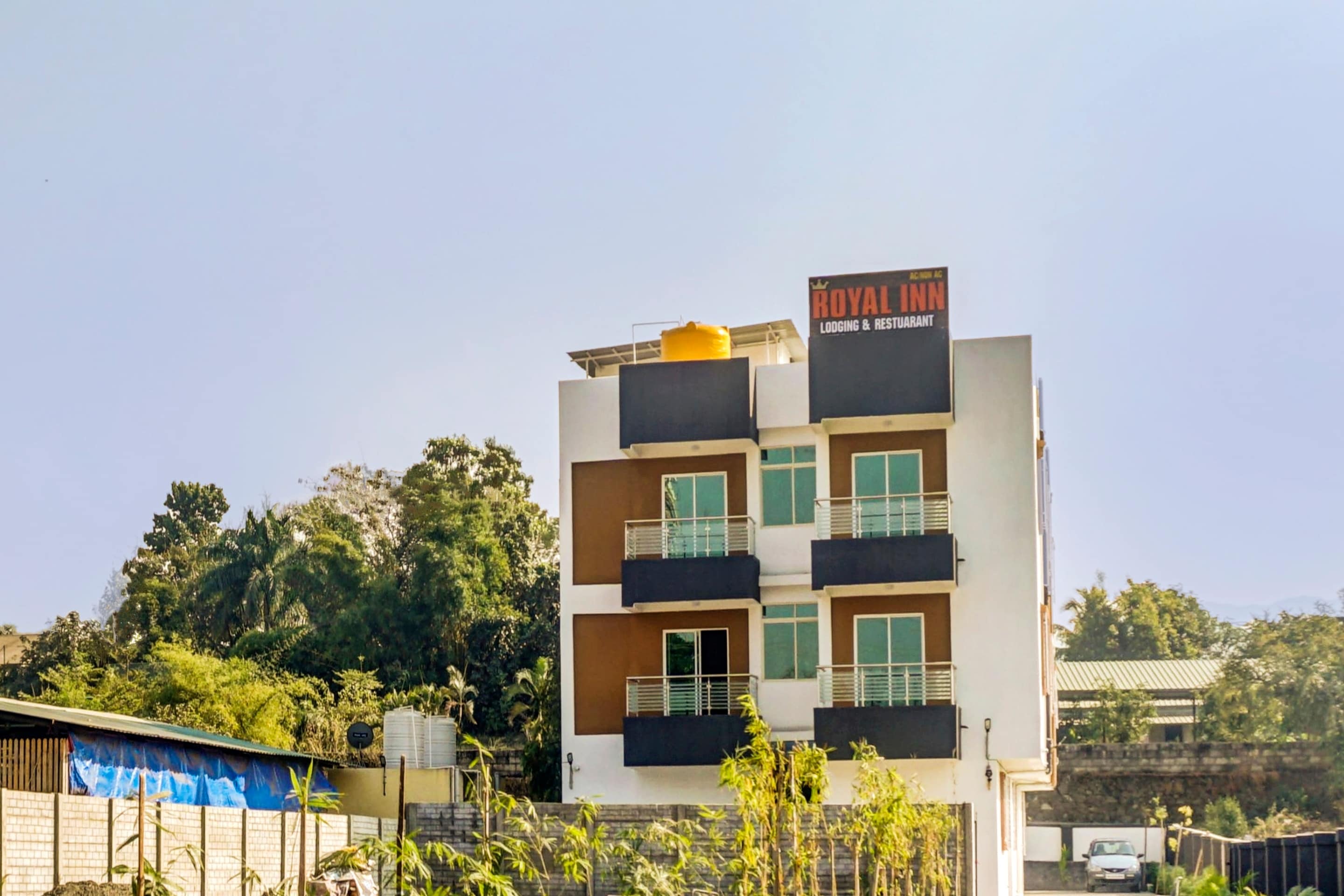 SPOT ON 77586 Royal Inn Lodging, Pune 4
