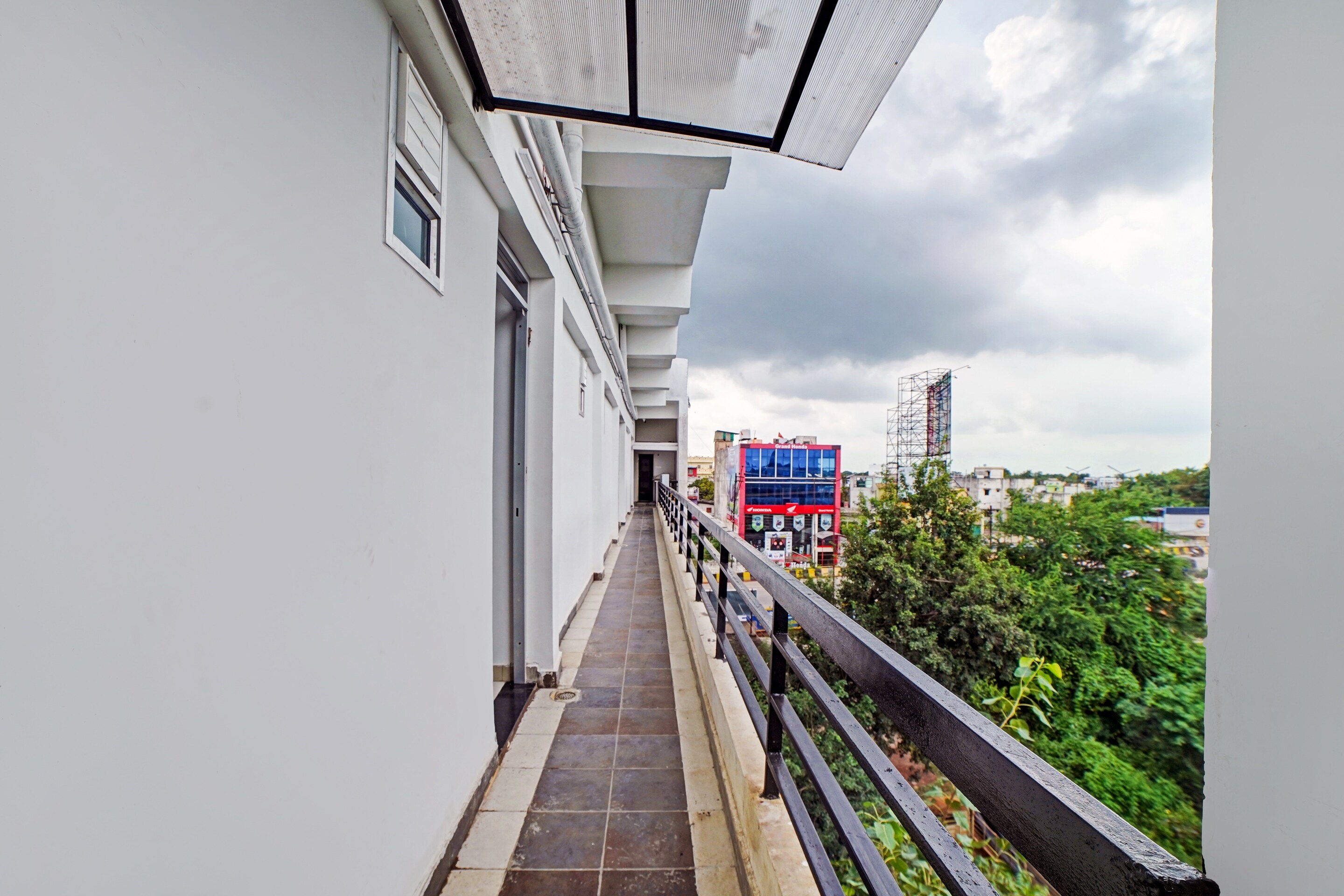 SPOT ON 82844 Hotel The Blue Moon, Raipur 3