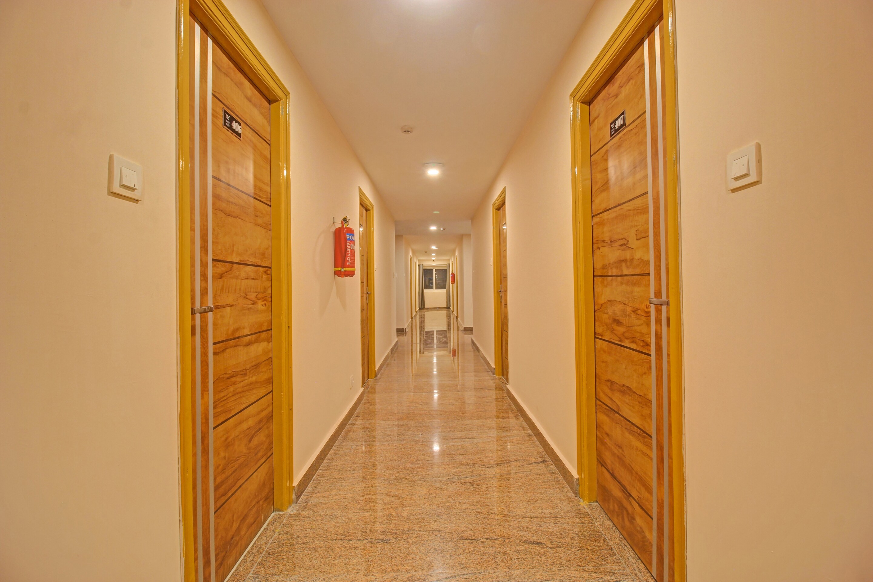 Super OYO Townhouse 733 Whiteridge Gachibowli Near AIG Hospital, Hyderabad 3