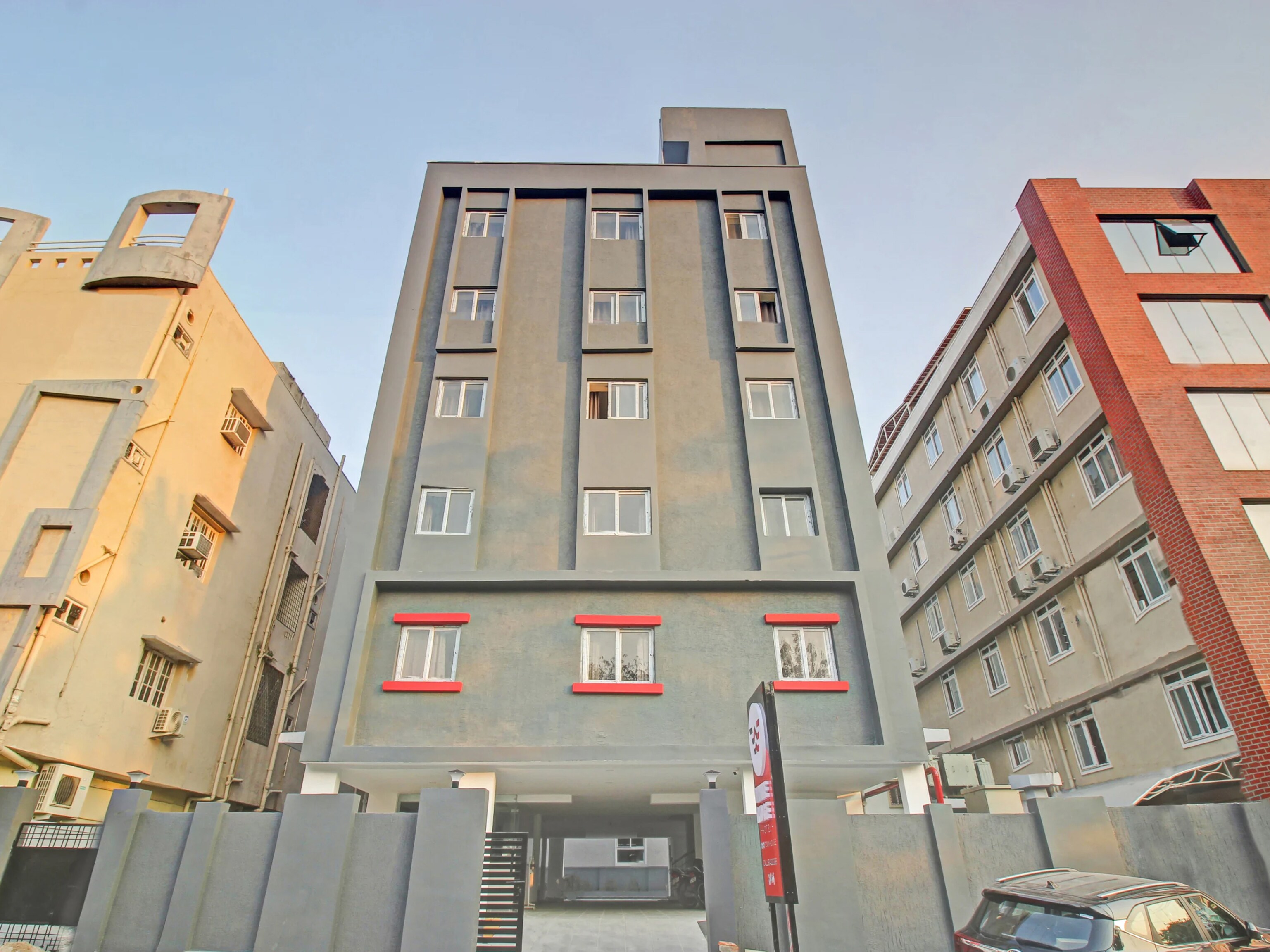 Super OYO Townhouse 733 Whiteridge Gachibowli Near AIG Hospital, Hyderabad 4