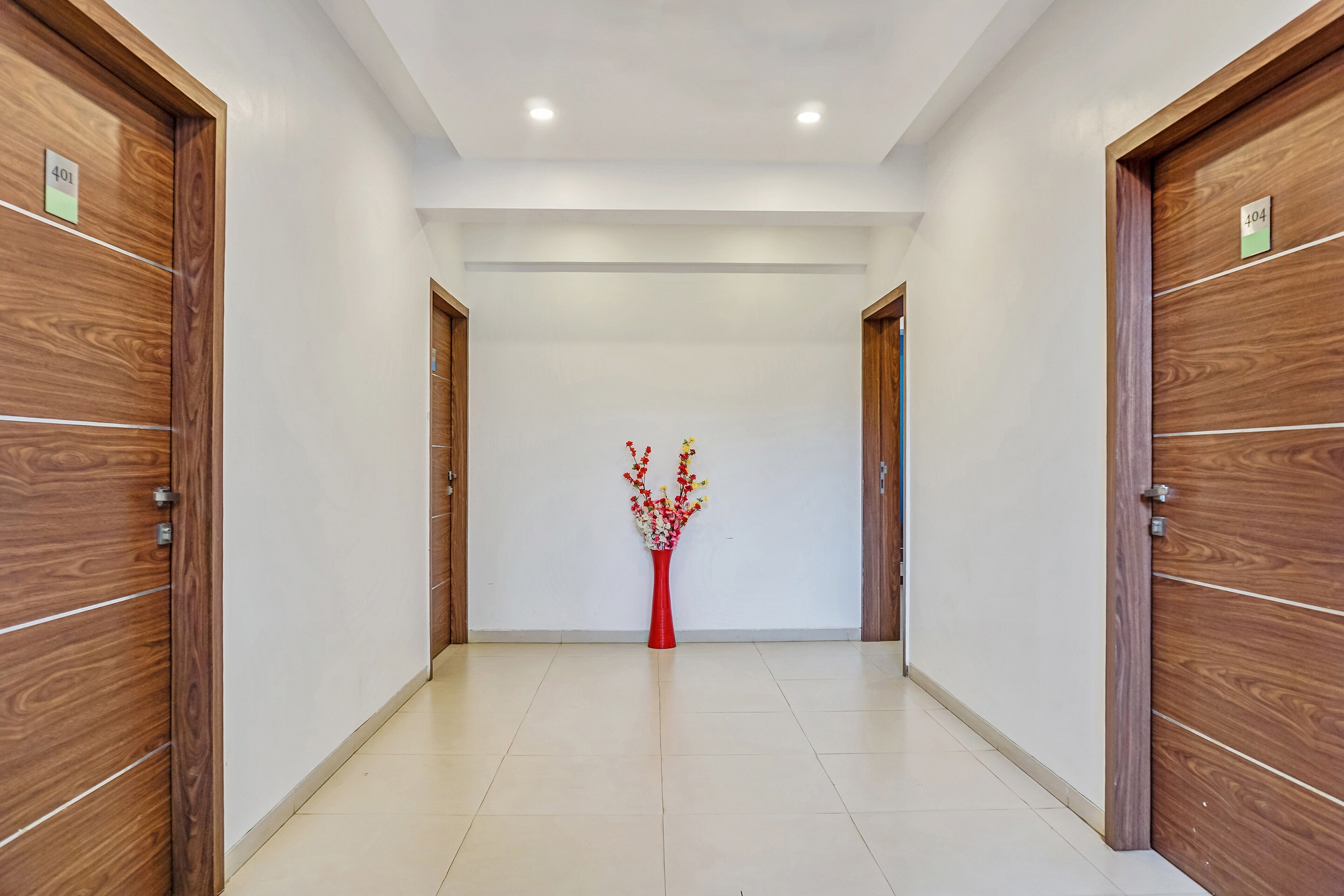 Townhouse 749 The Upper Room, Pune 4