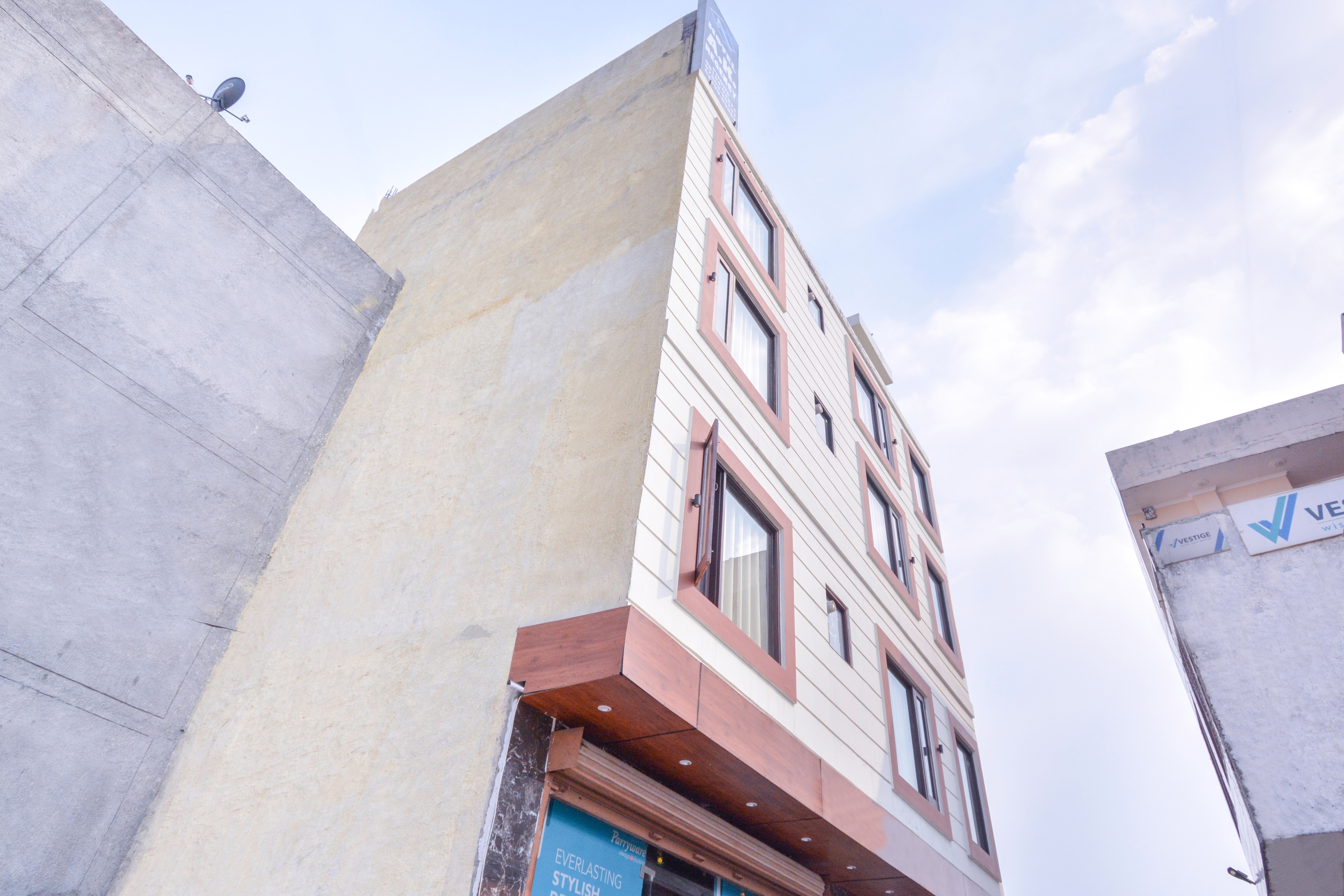 OYO 71106 A K Regency, Amritsar 4