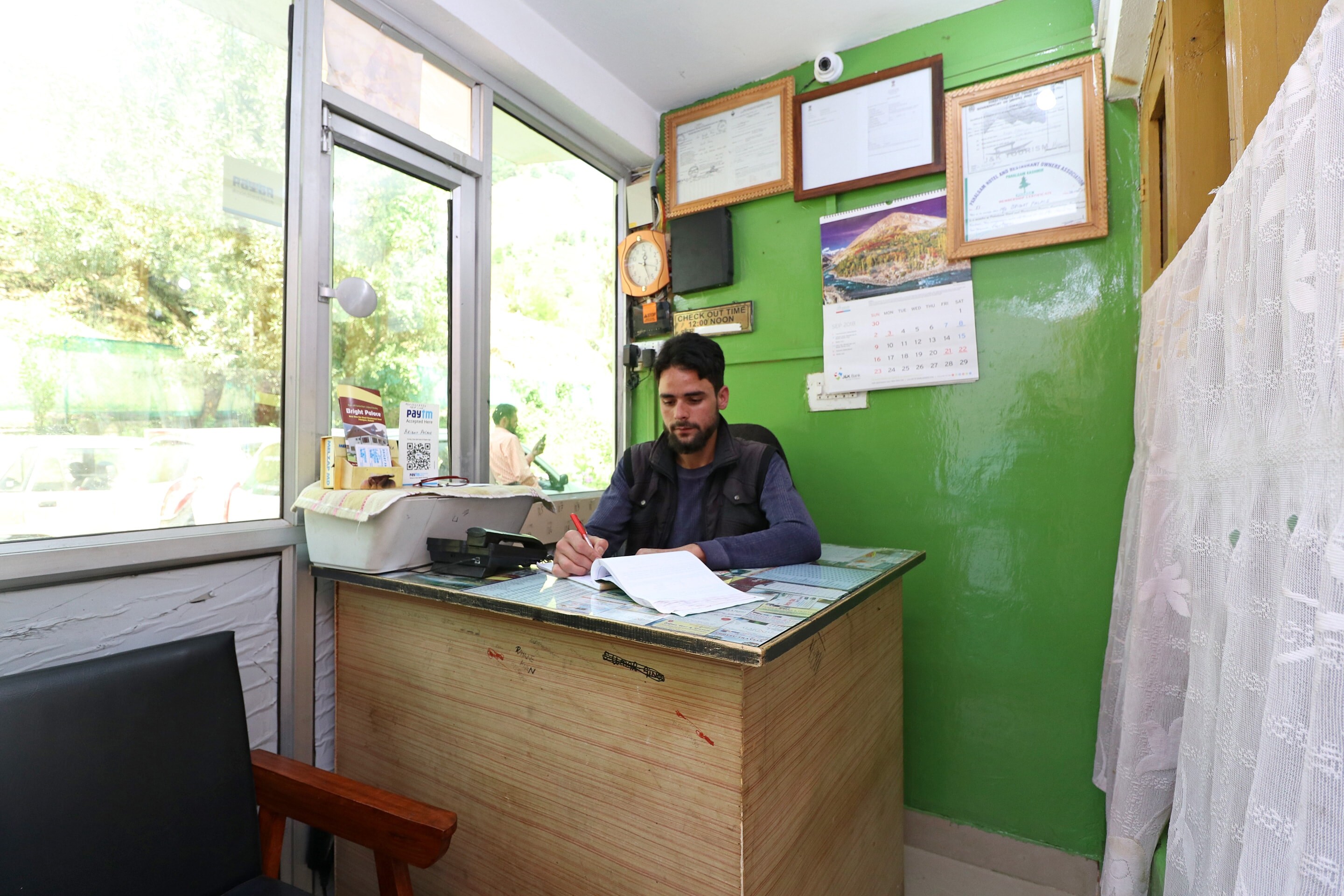 OYO 18990 Hotel Bright Palace, Pahalgam 4