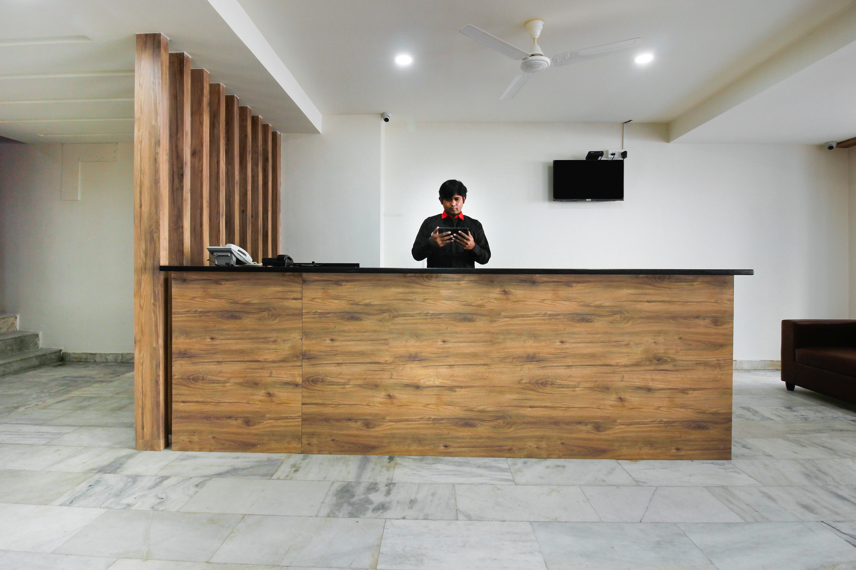 Capital O Sri Suprabhat Grand Near Kachiguda Railway Station, Hyderabad 3