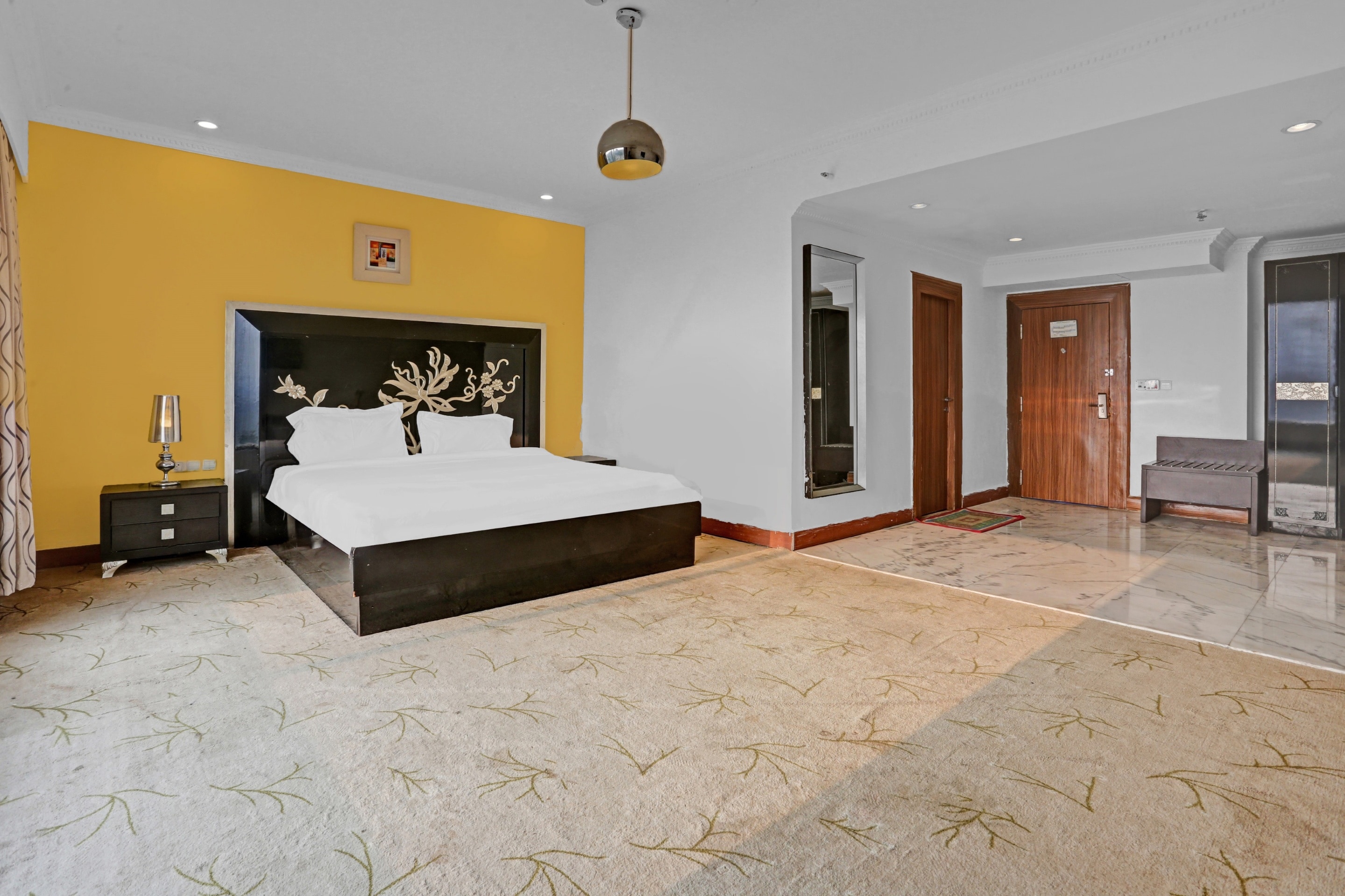 Townhouse 810 Royal Palms Hotel - Daisy Collection, Mumbai 4