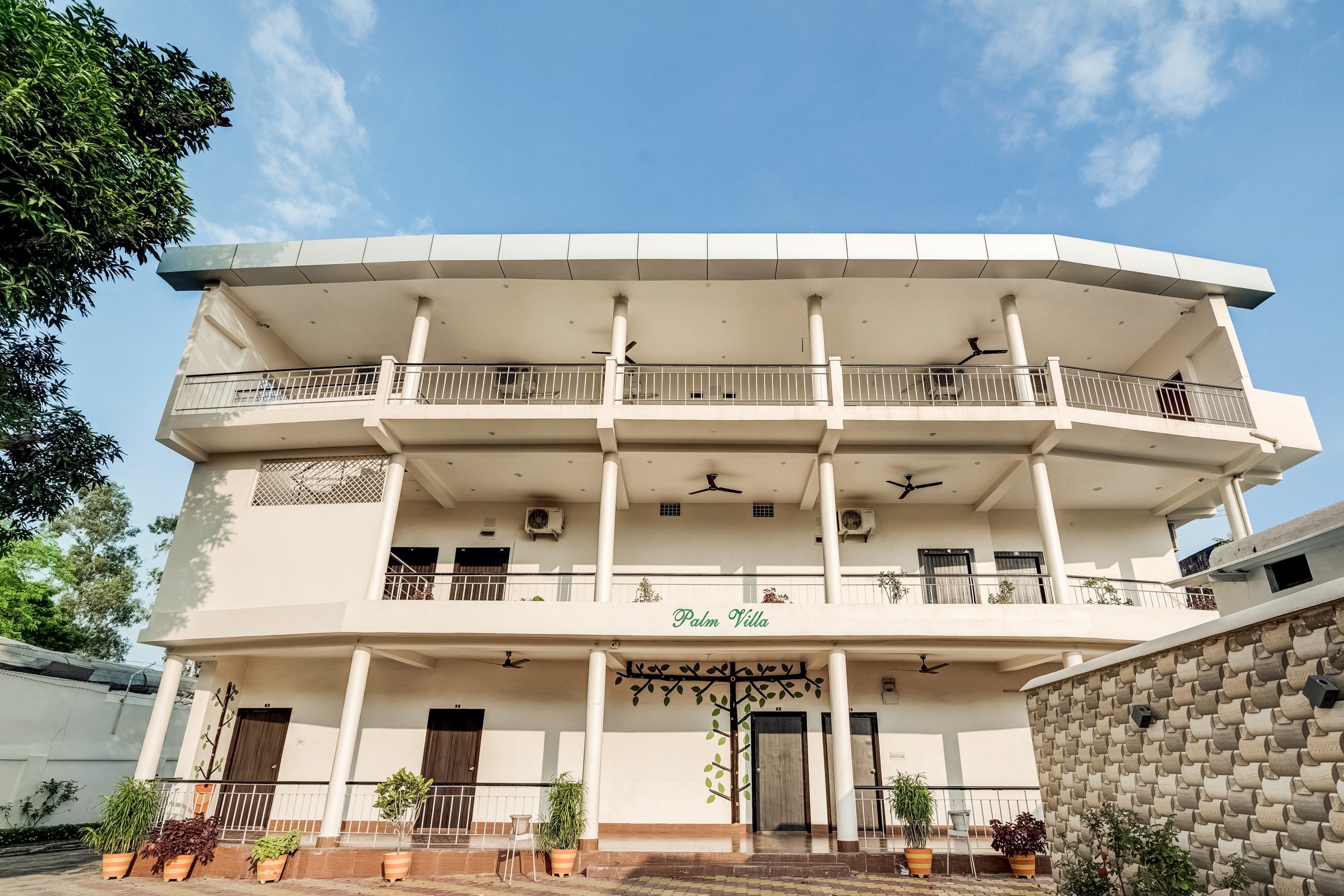 Capital O 48963 Gulmohar Marriage Garden, Dhanbad 3