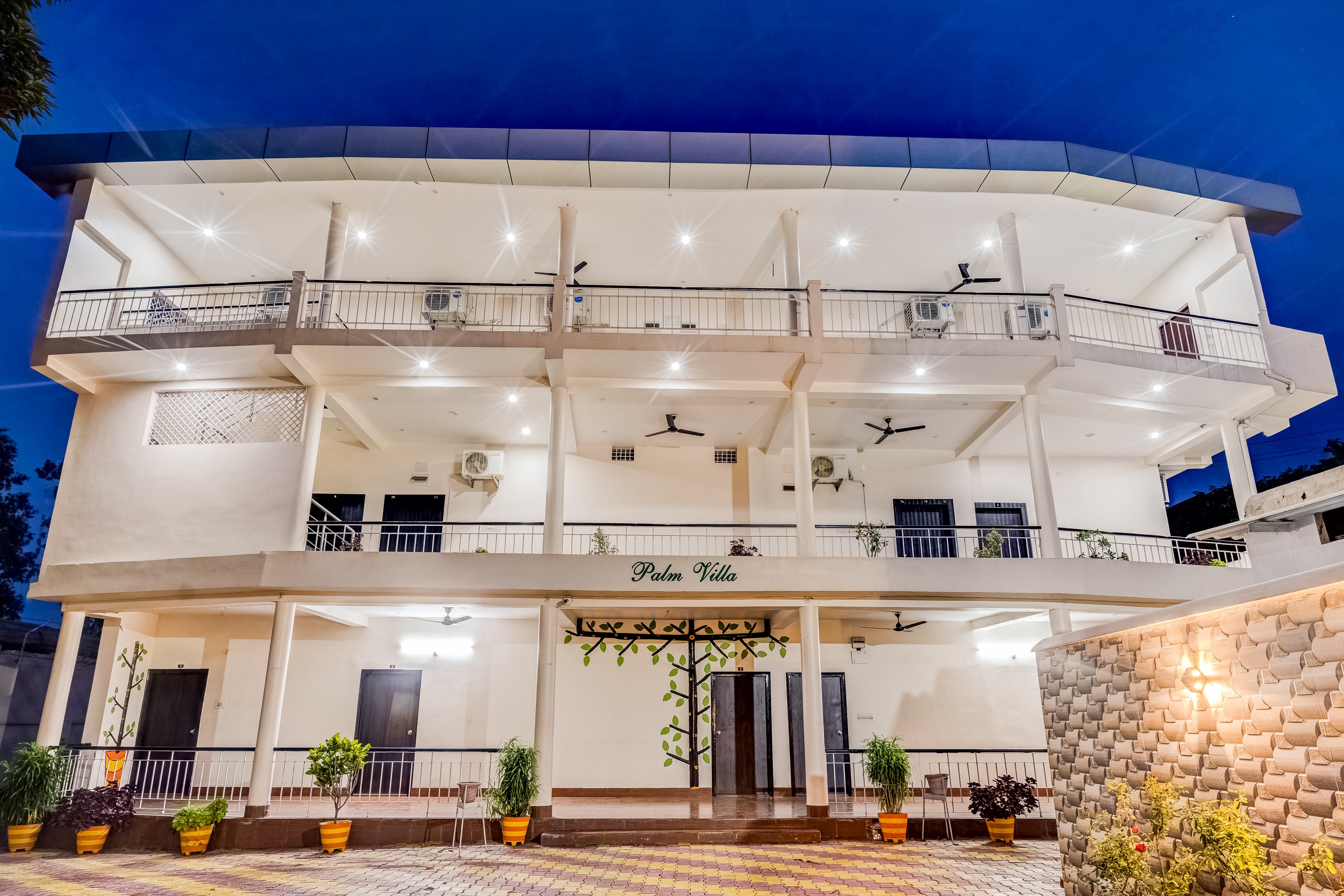 Capital O 48963 Gulmohar Marriage Garden, Dhanbad 5