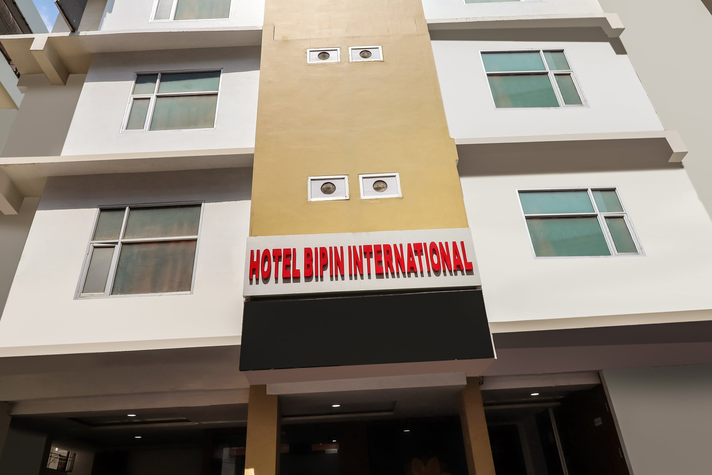 Capital O 60341 Seven Wonders Inn, Lucknow 2