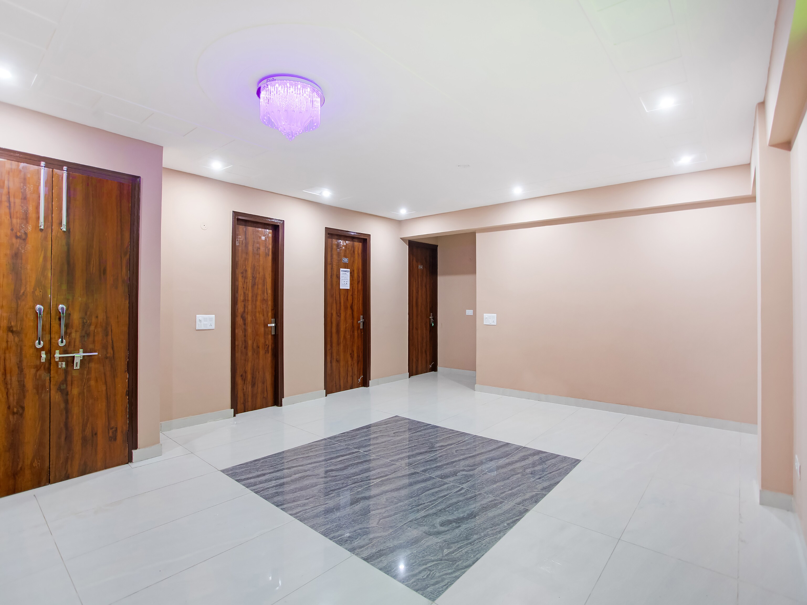 Capital O 62990 Harish Residency, Gurgaon 4