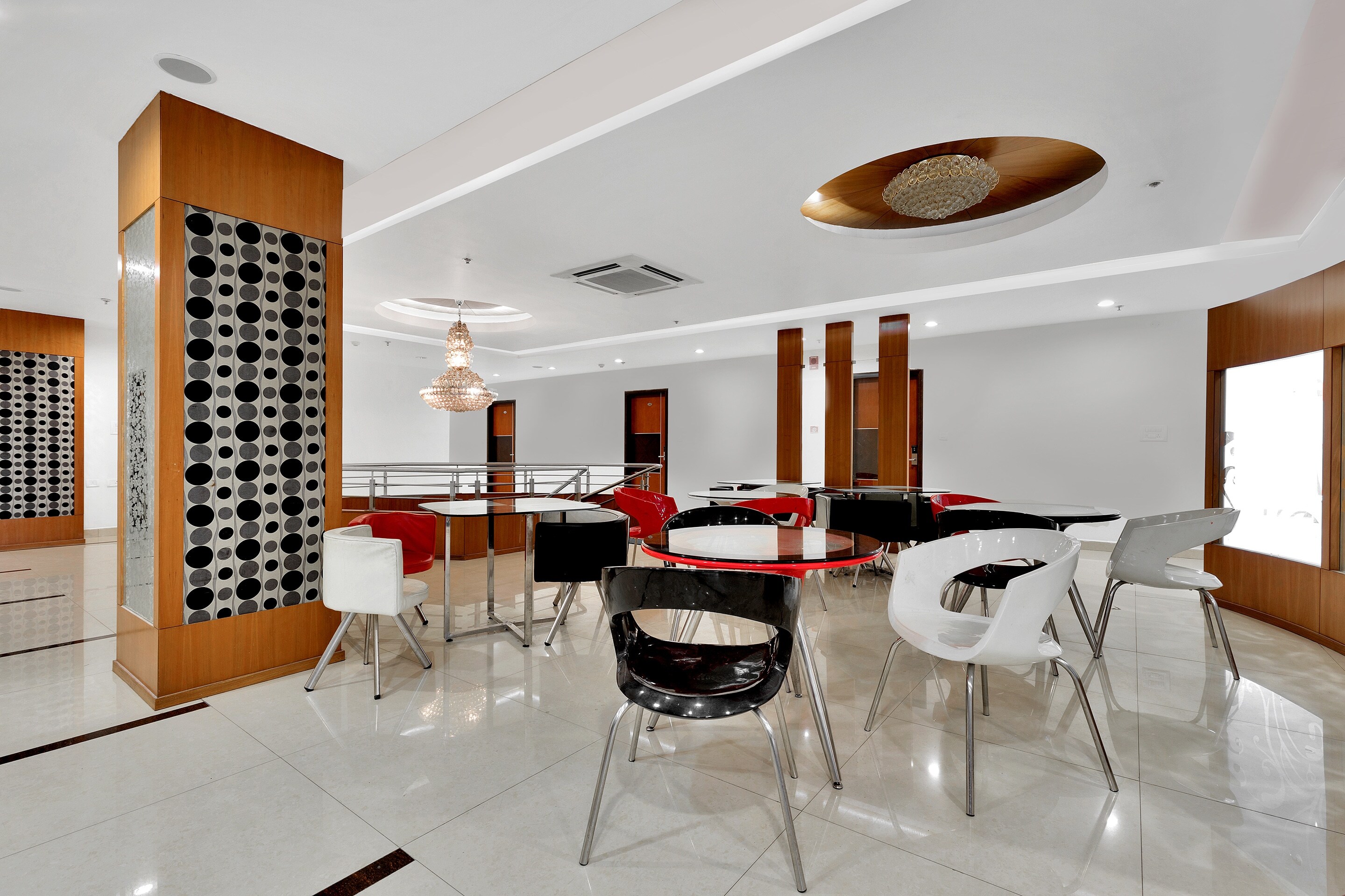 Super OYO Capital O Hotel Rudra Grand Near Kondapur x road, Hyderabad 5