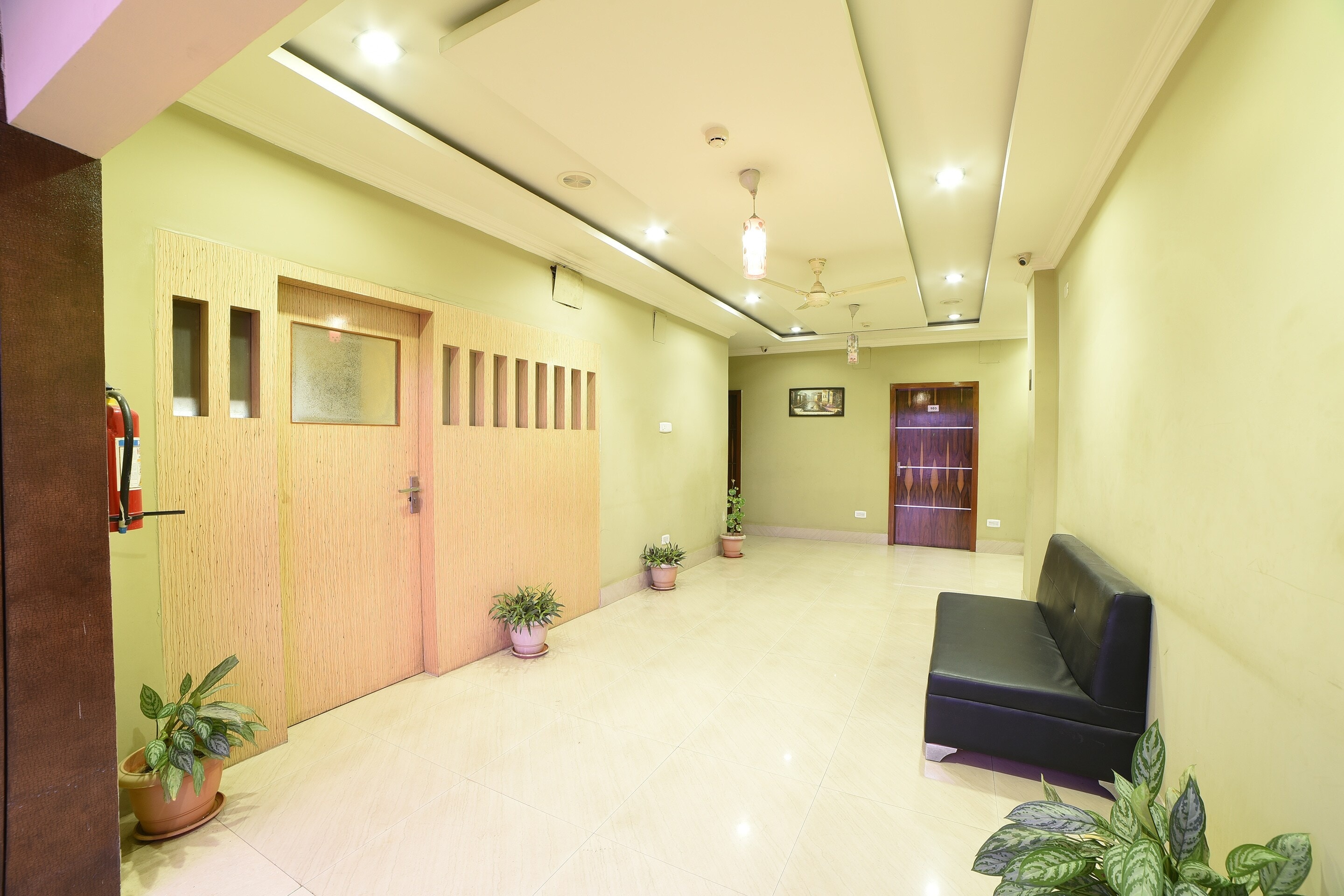 Collection O 61047 Hotel Highway Palace, Guwahati 3