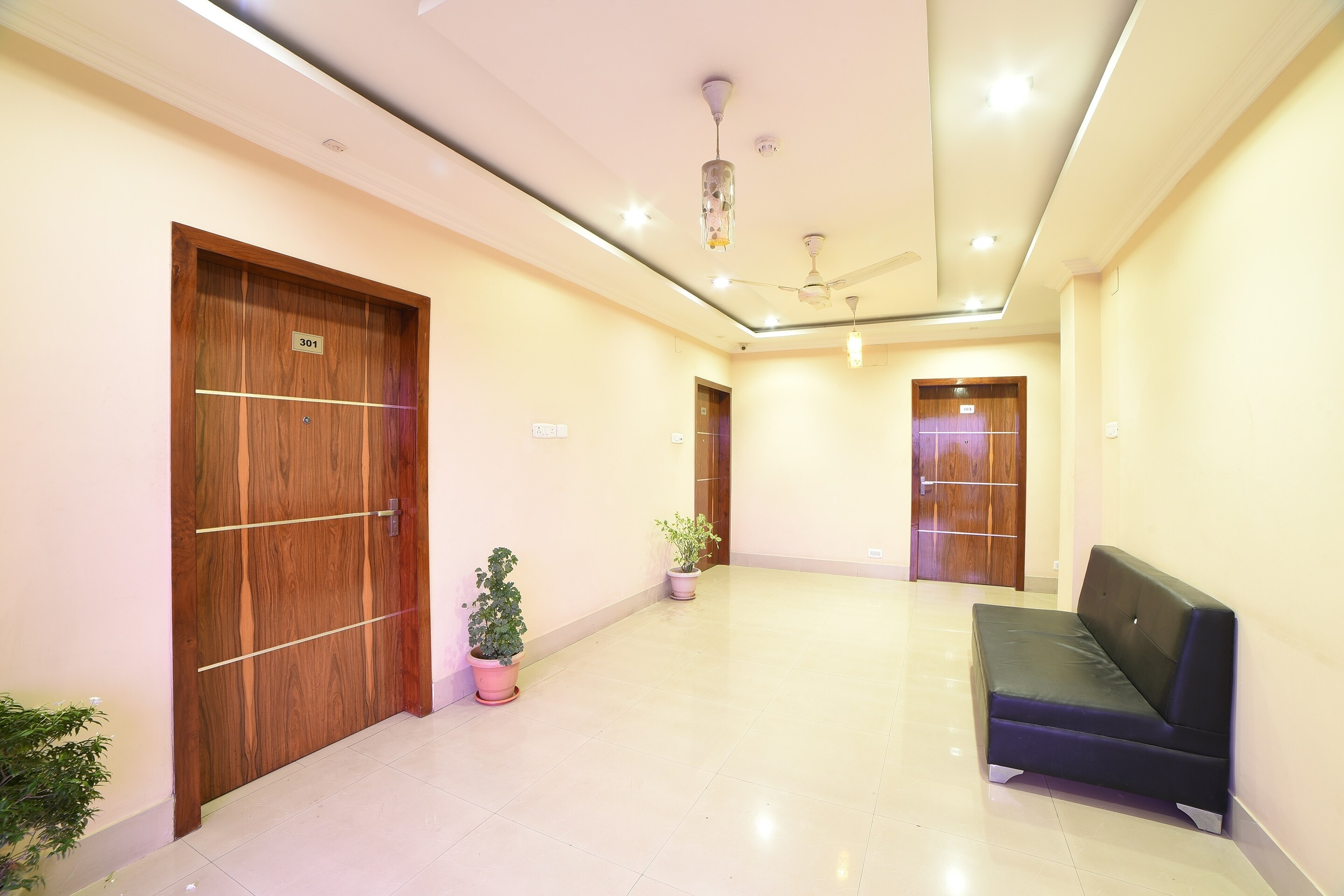 Collection O 61047 Hotel Highway Palace, Guwahati 5