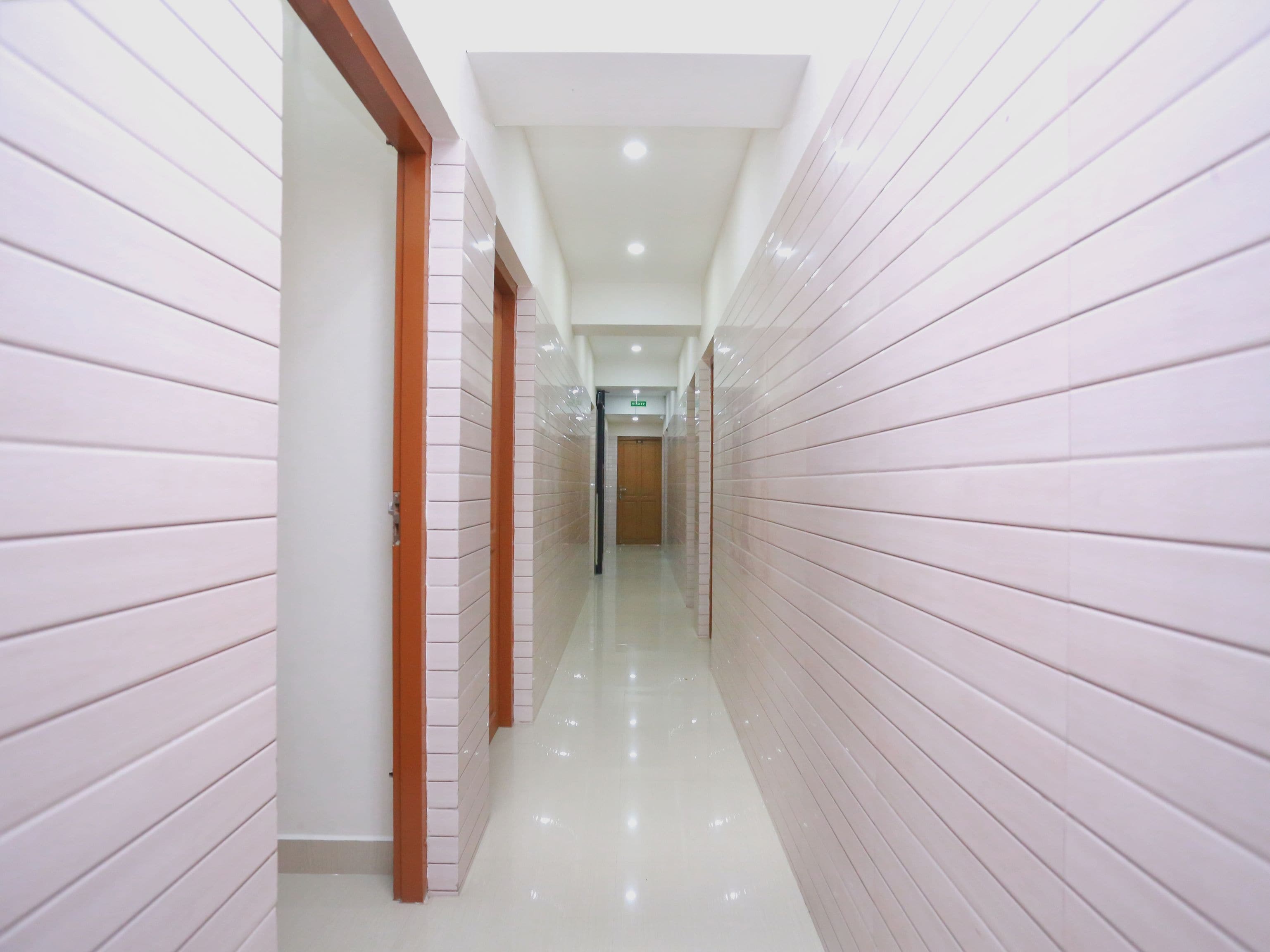 OYO 10220 Chaithanya Complex, Kochi 2