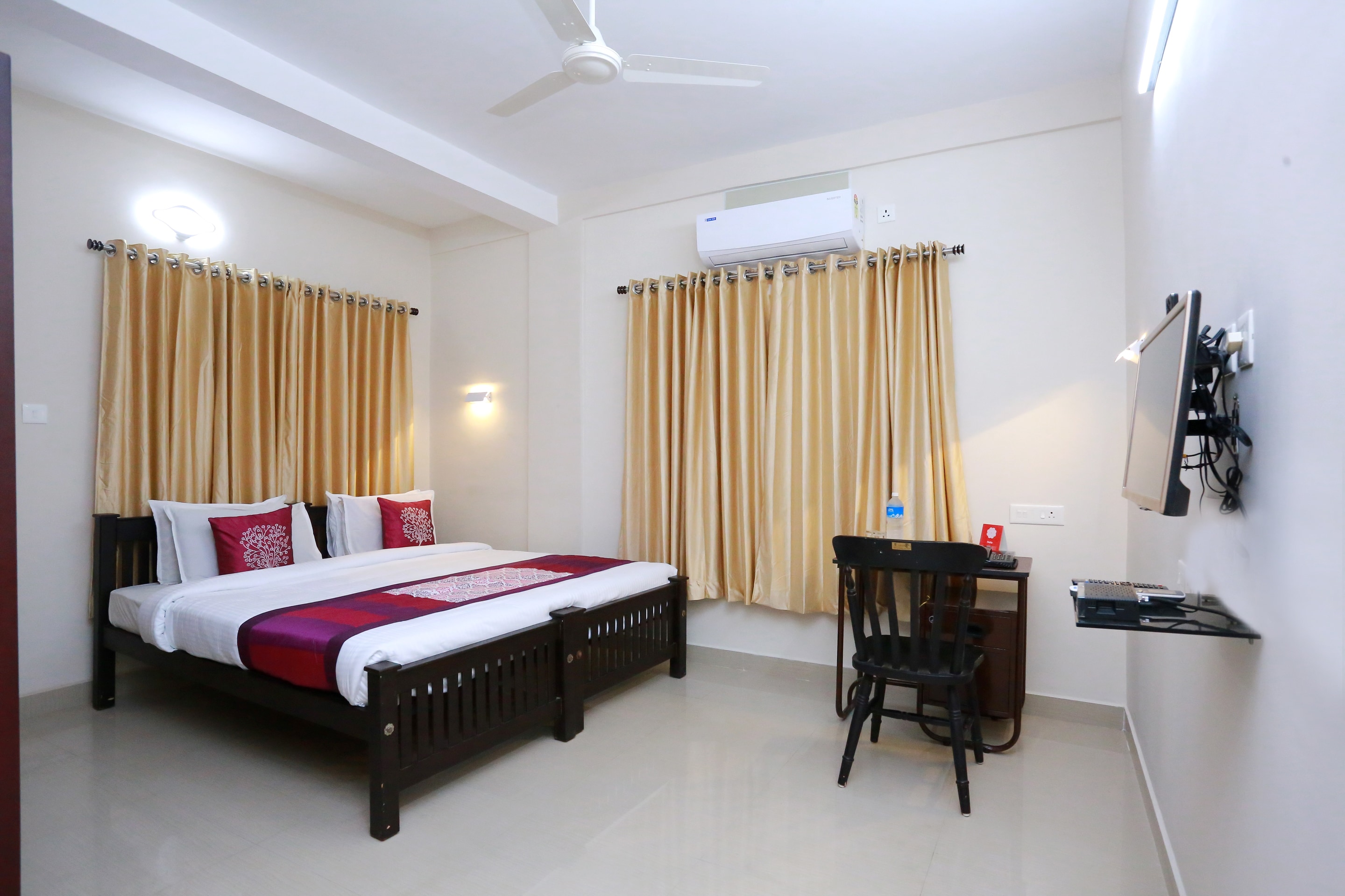 OYO 10220 Chaithanya Complex, Kochi 3
