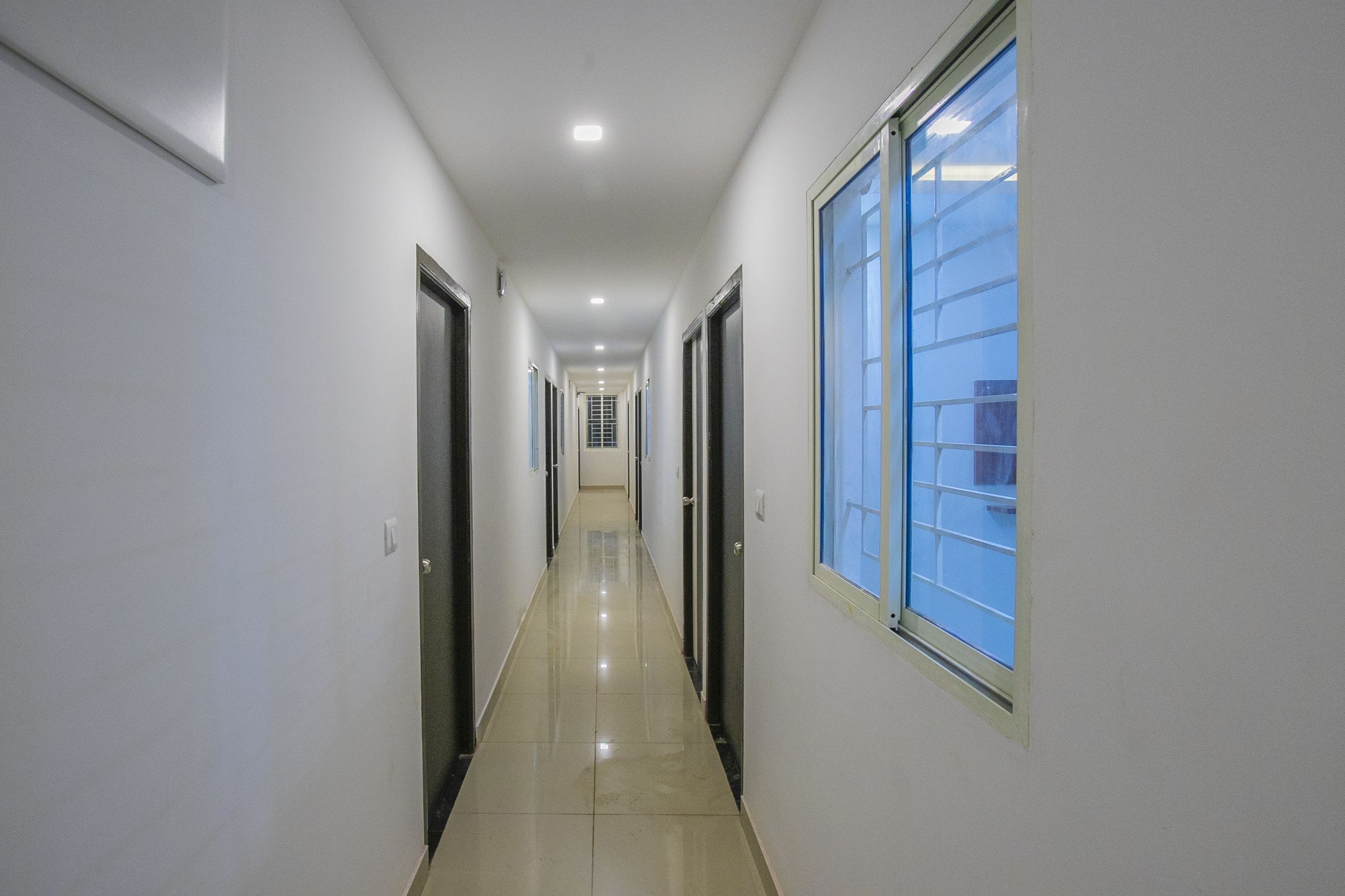 OYO Flagship 14397 Varcity Phi Pavilion, Bangalore 3
