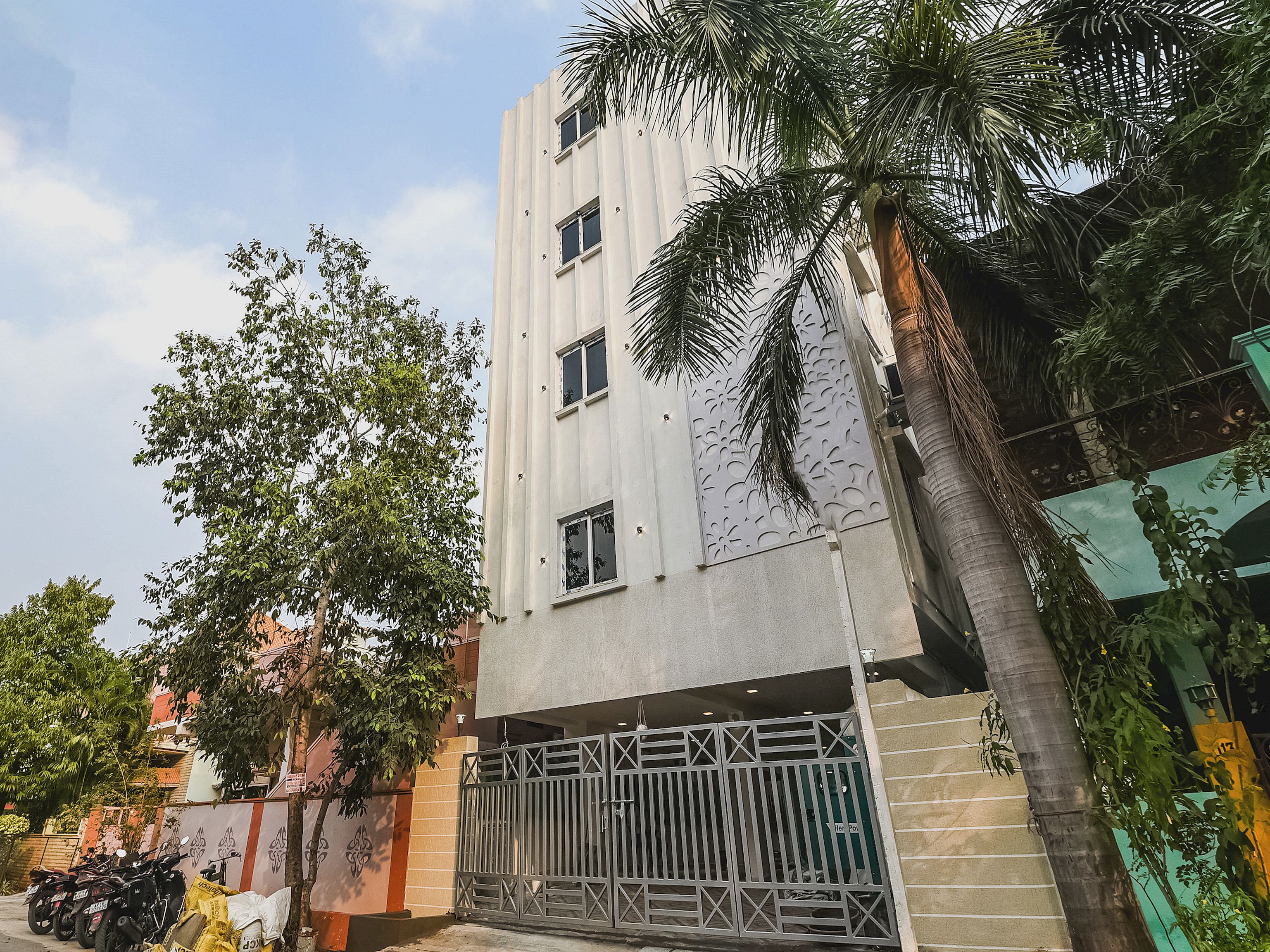 OYO Flagship 15662 Akshaya Bheemaas Inn, Vijayawada 5