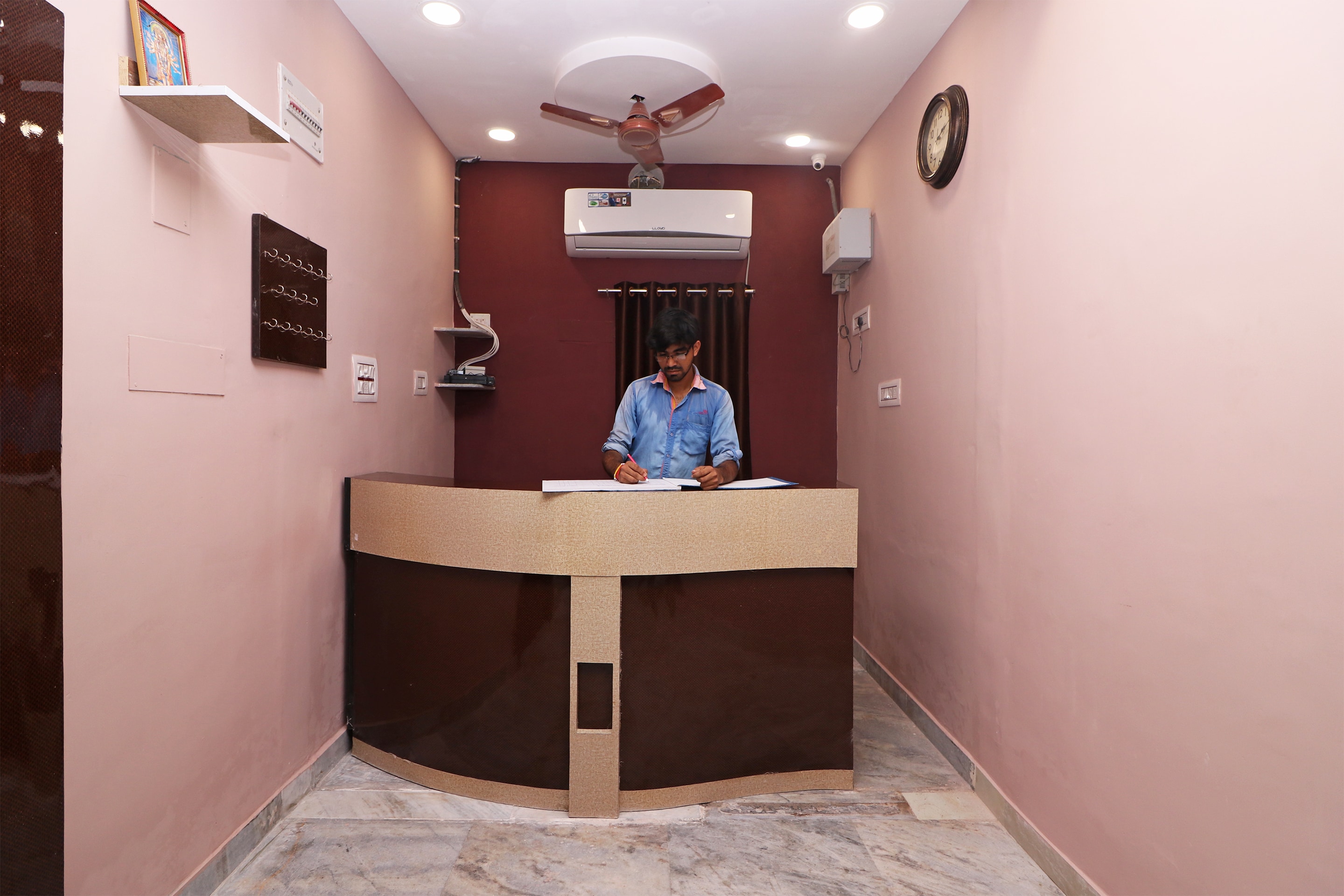 OYO 15722 Hotel Padmavati, Kolkata 2
