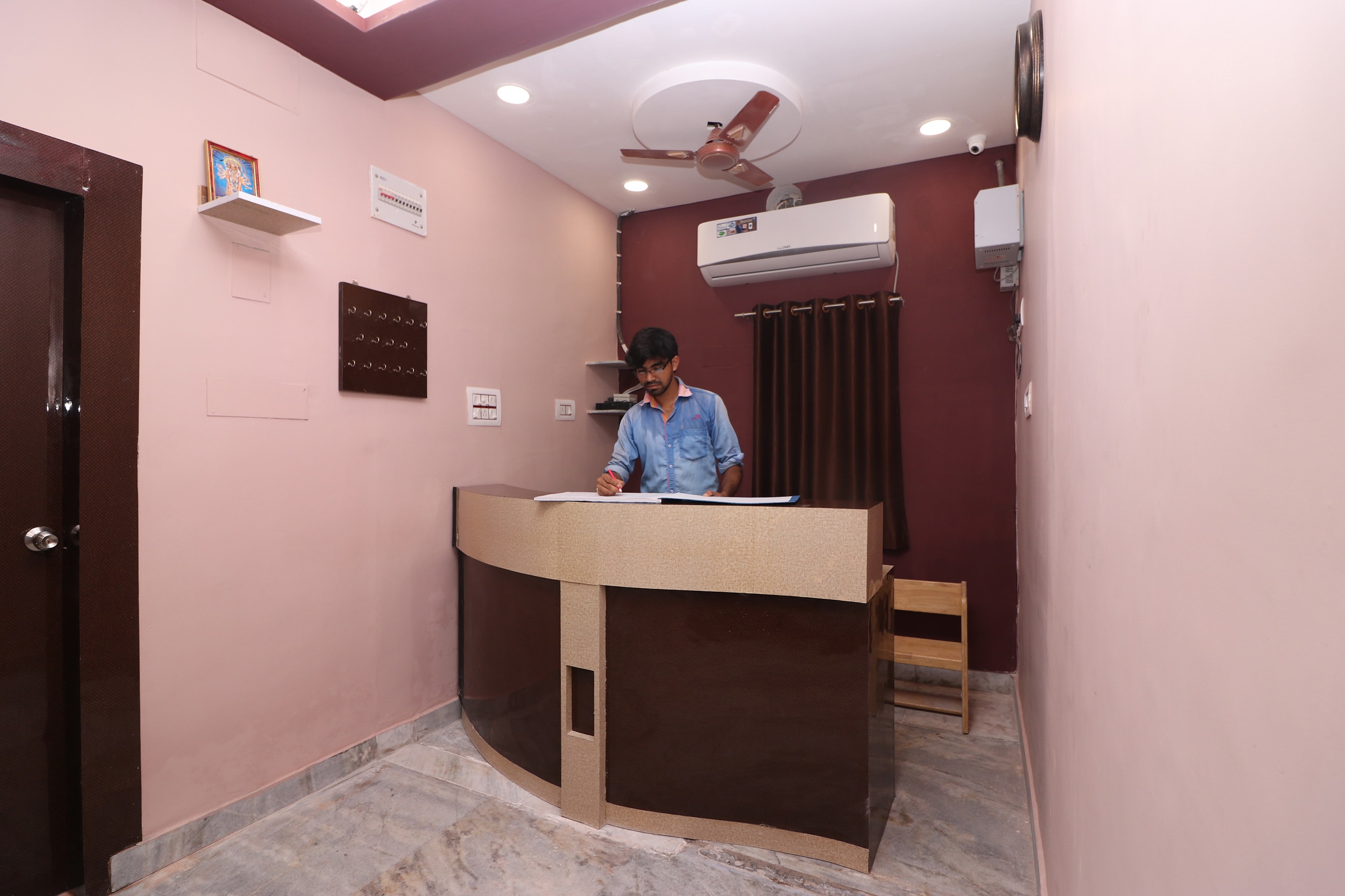 OYO 15722 Hotel Padmavati, Kolkata 5