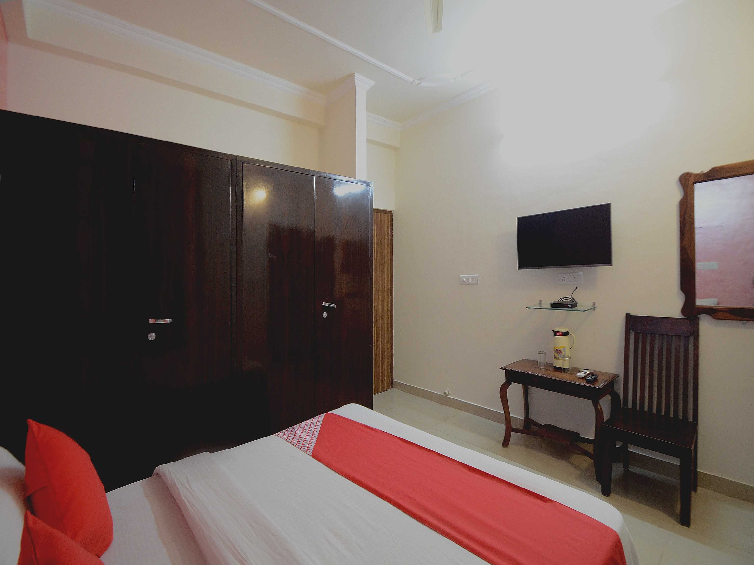 OYO 18342 Hotel Aqueens, Jaipur 4