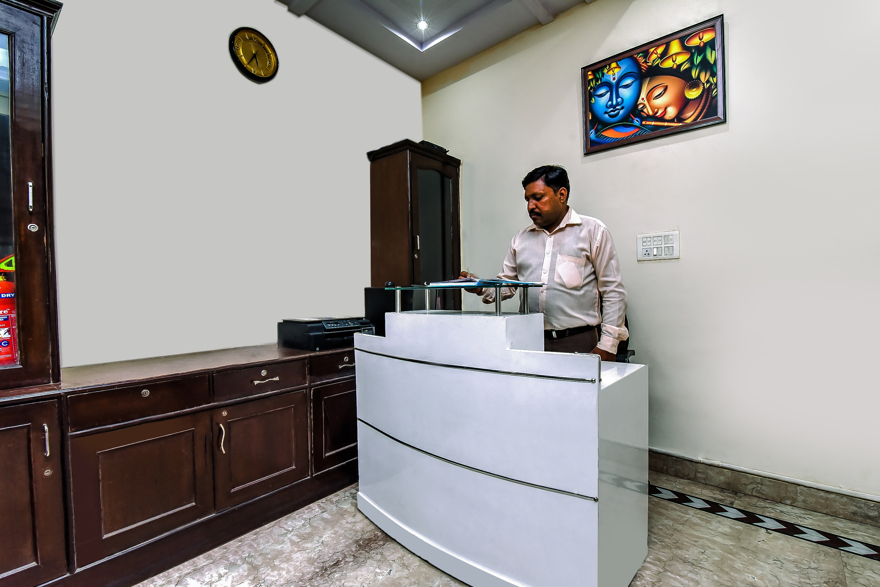 OYO 18831 Florence Residency, New Delhi 2