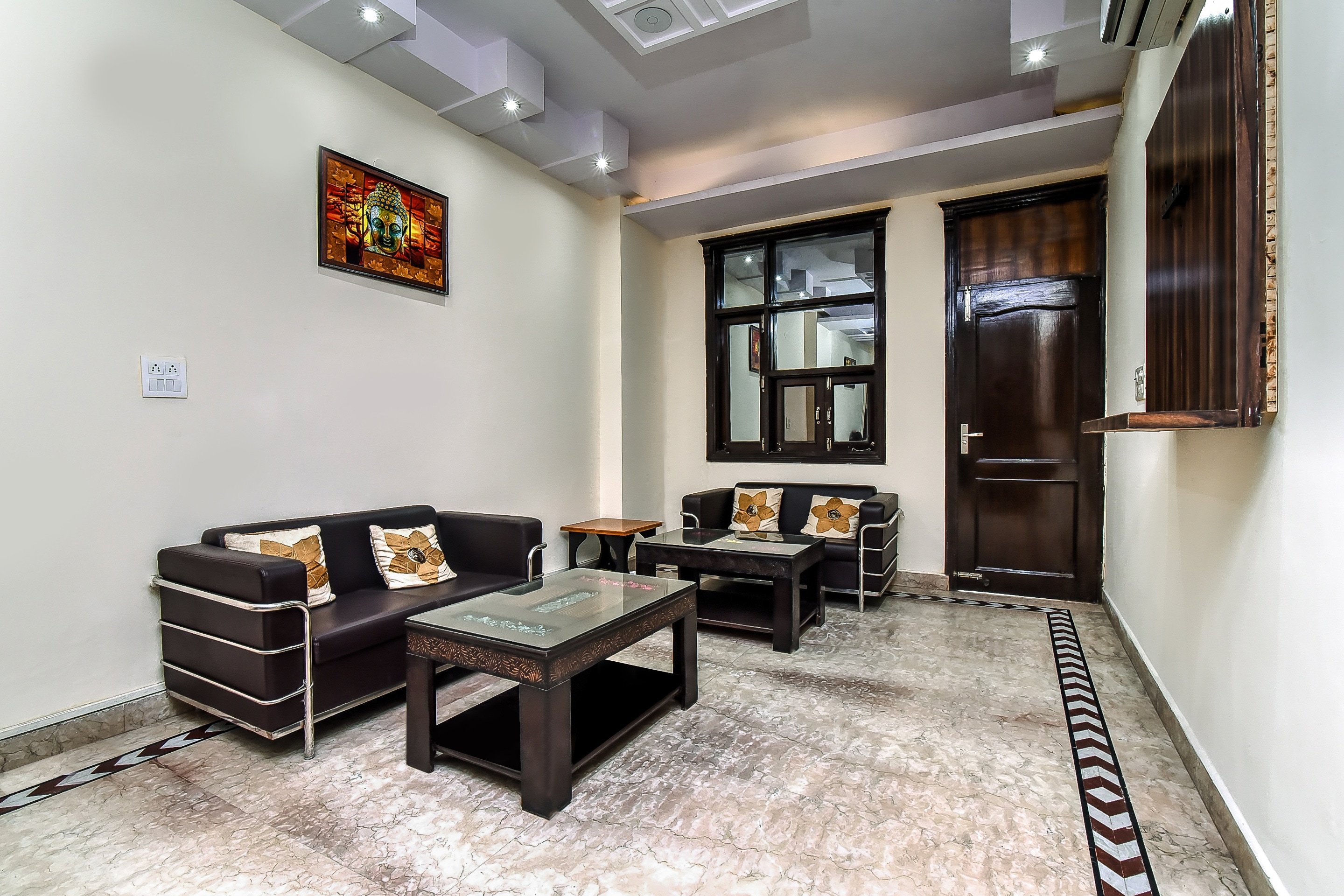 OYO 18831 Florence Residency, New Delhi 3