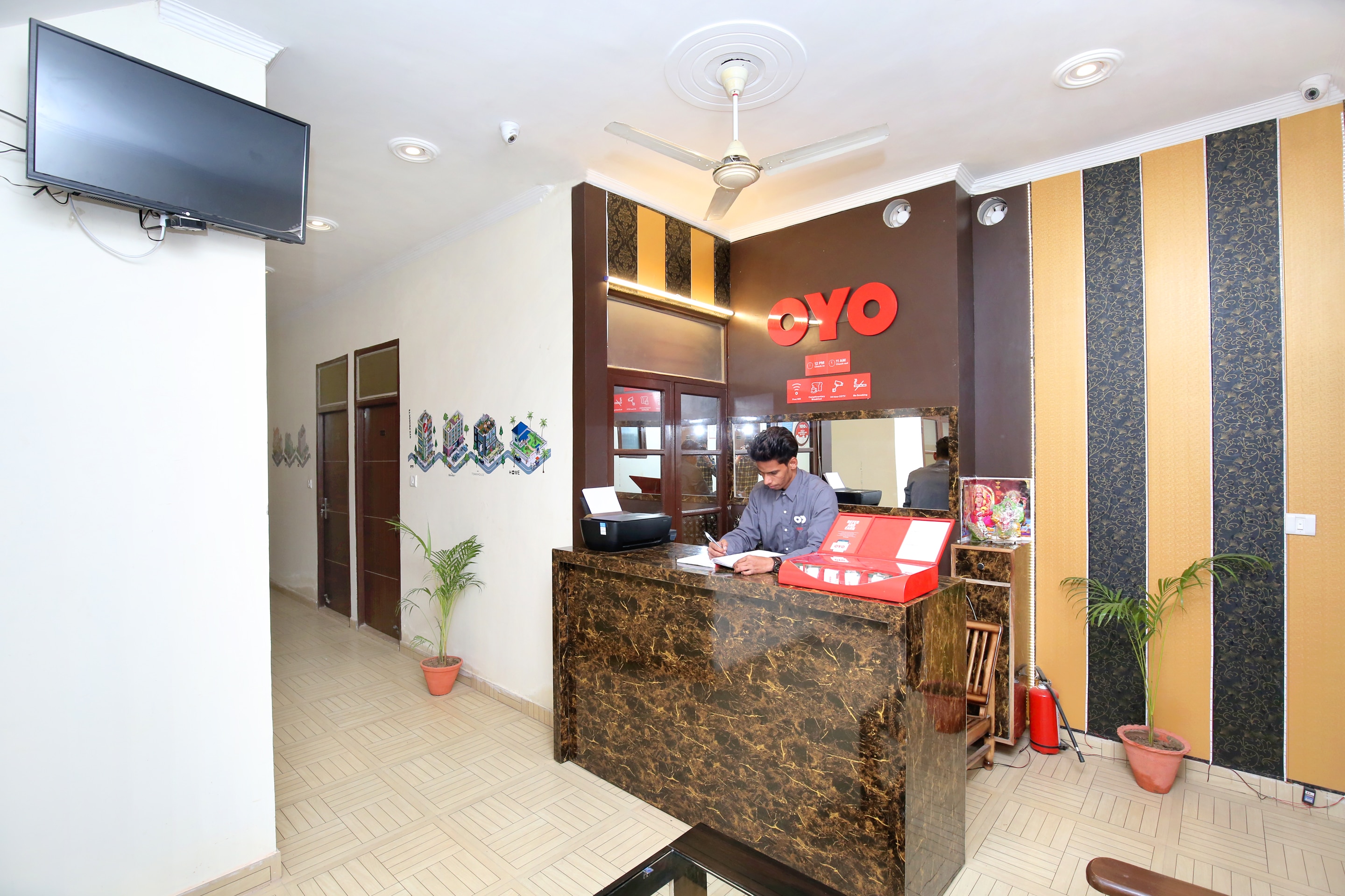 OYO 19778 Hotel Royal Shades, Chandigarh 3