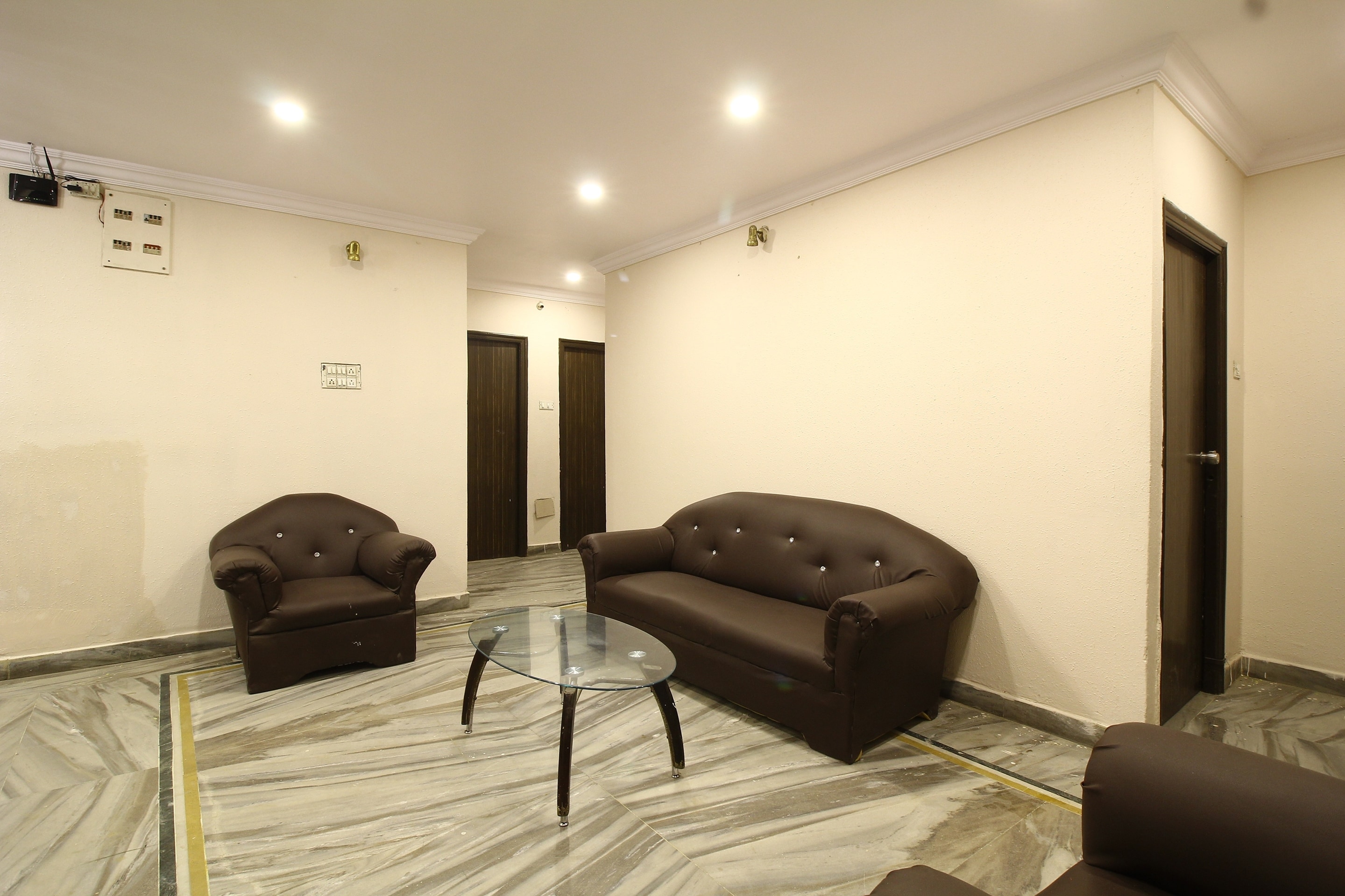 OYO Nav Bharath Residency Near Koti Center, Hyderabad 3