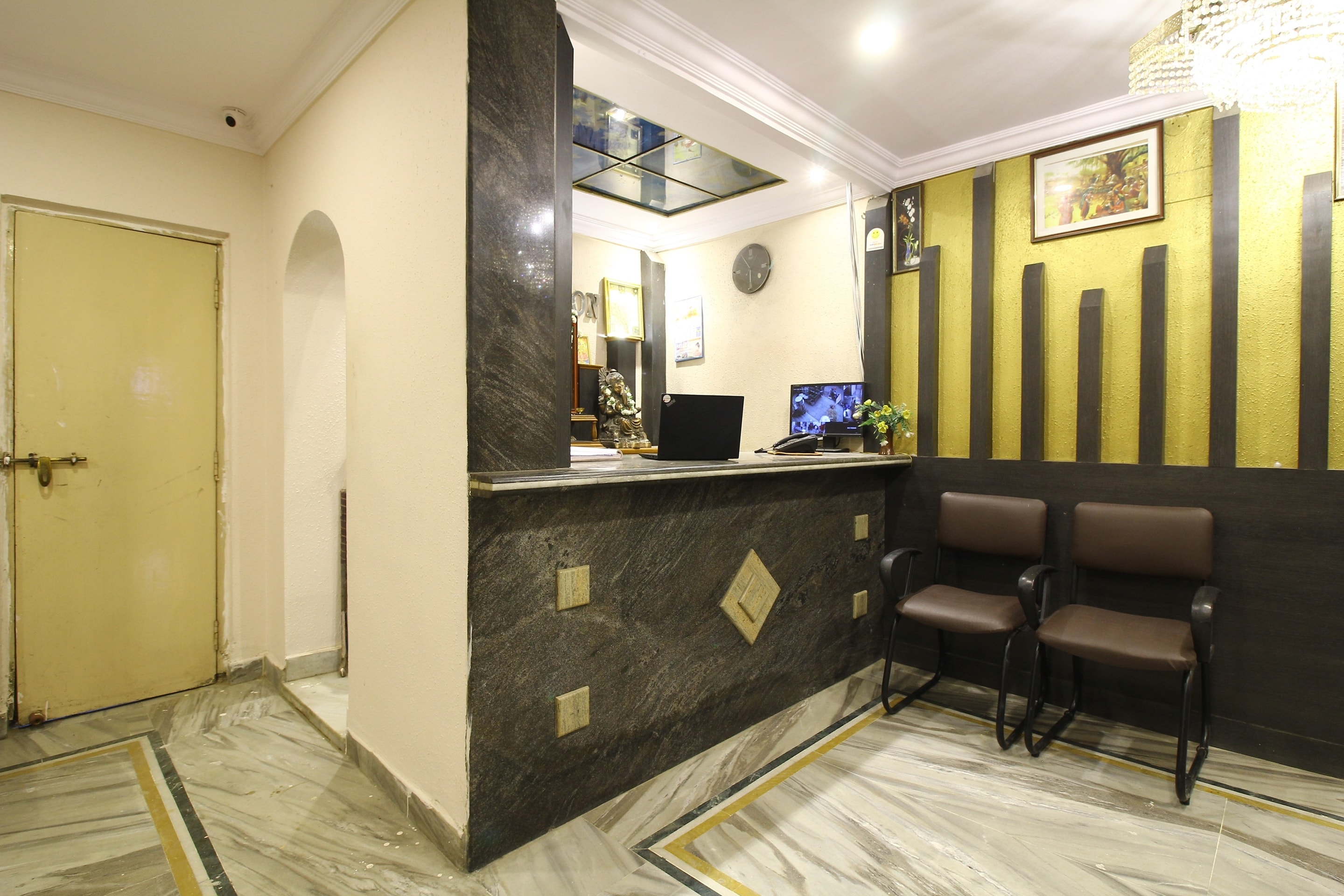 OYO Nav Bharath Residency Near Koti Center, Hyderabad 4