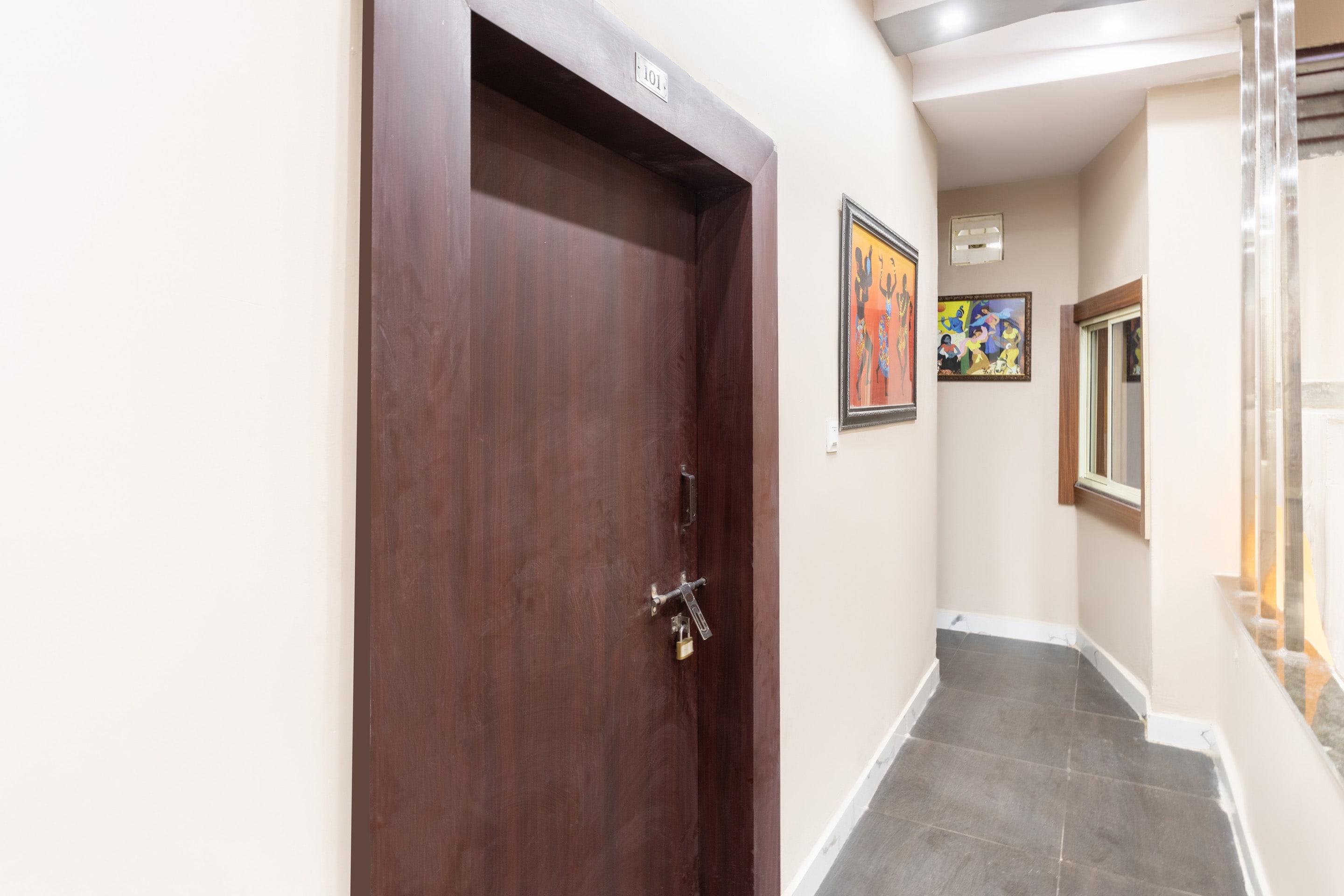 OYO Flagship 27867 Savitri Regency, Bhopal 2