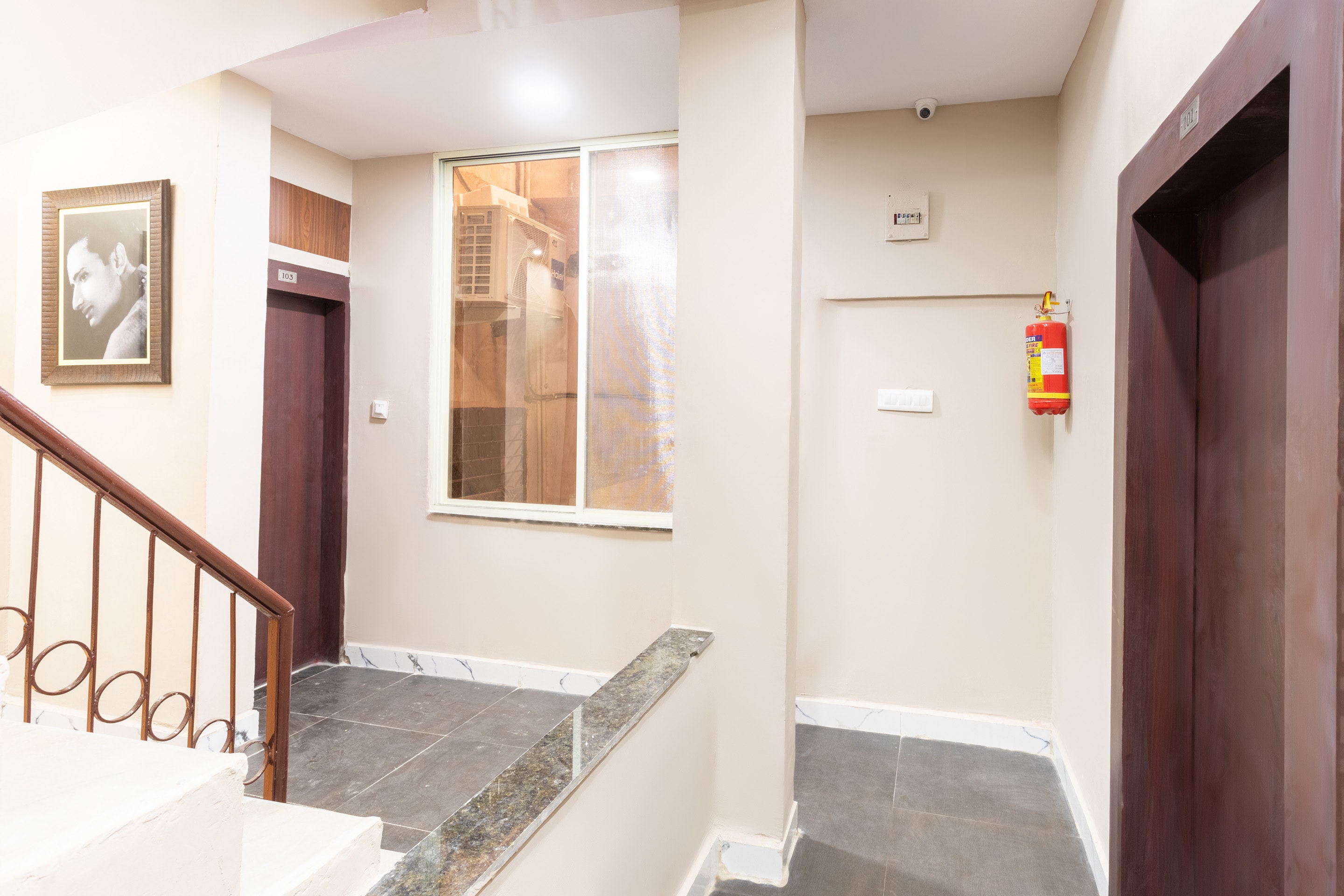 OYO Flagship 27867 Savitri Regency, Bhopal 5