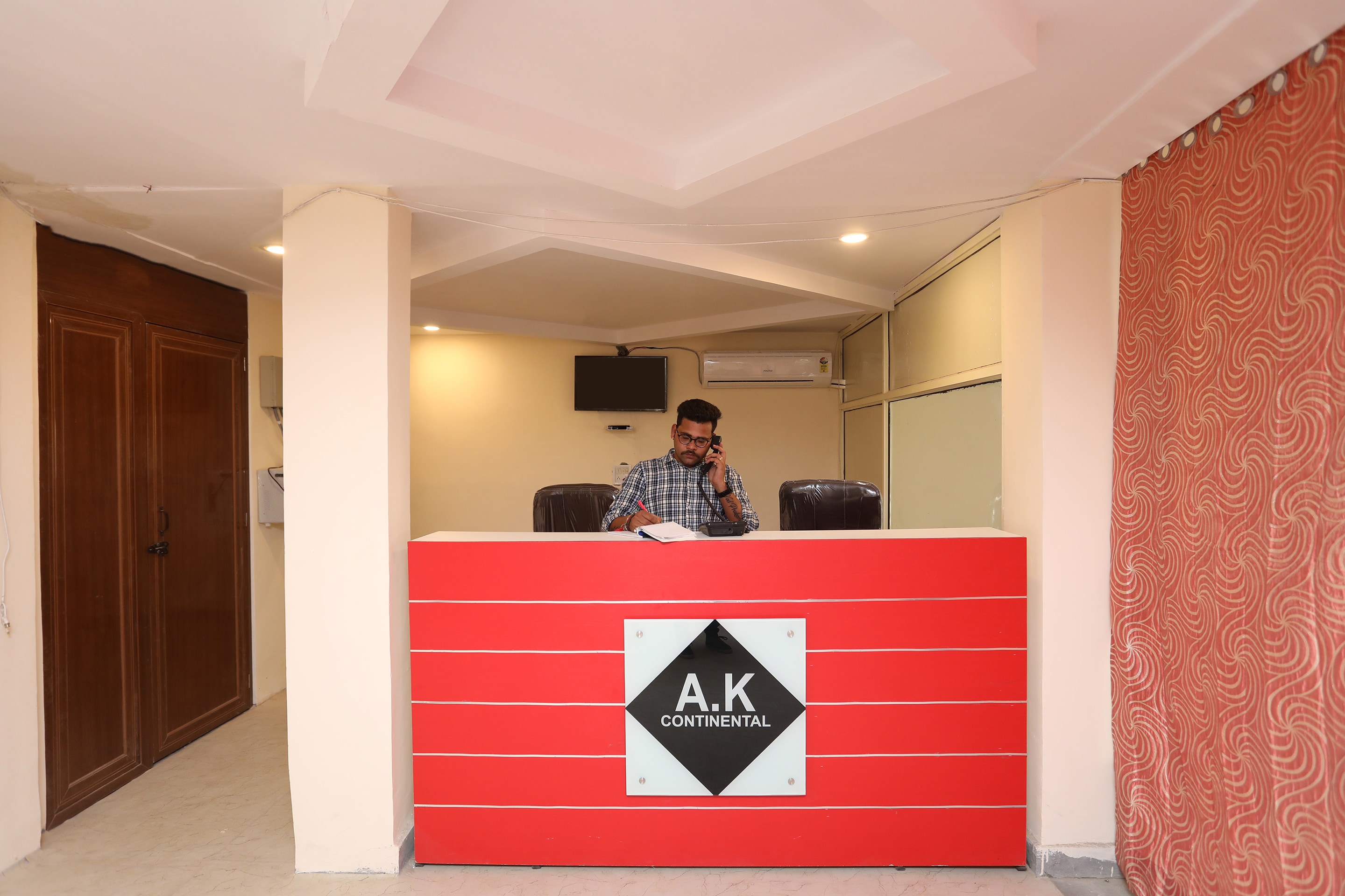 OYO 28624 A K Continental, New Delhi 5