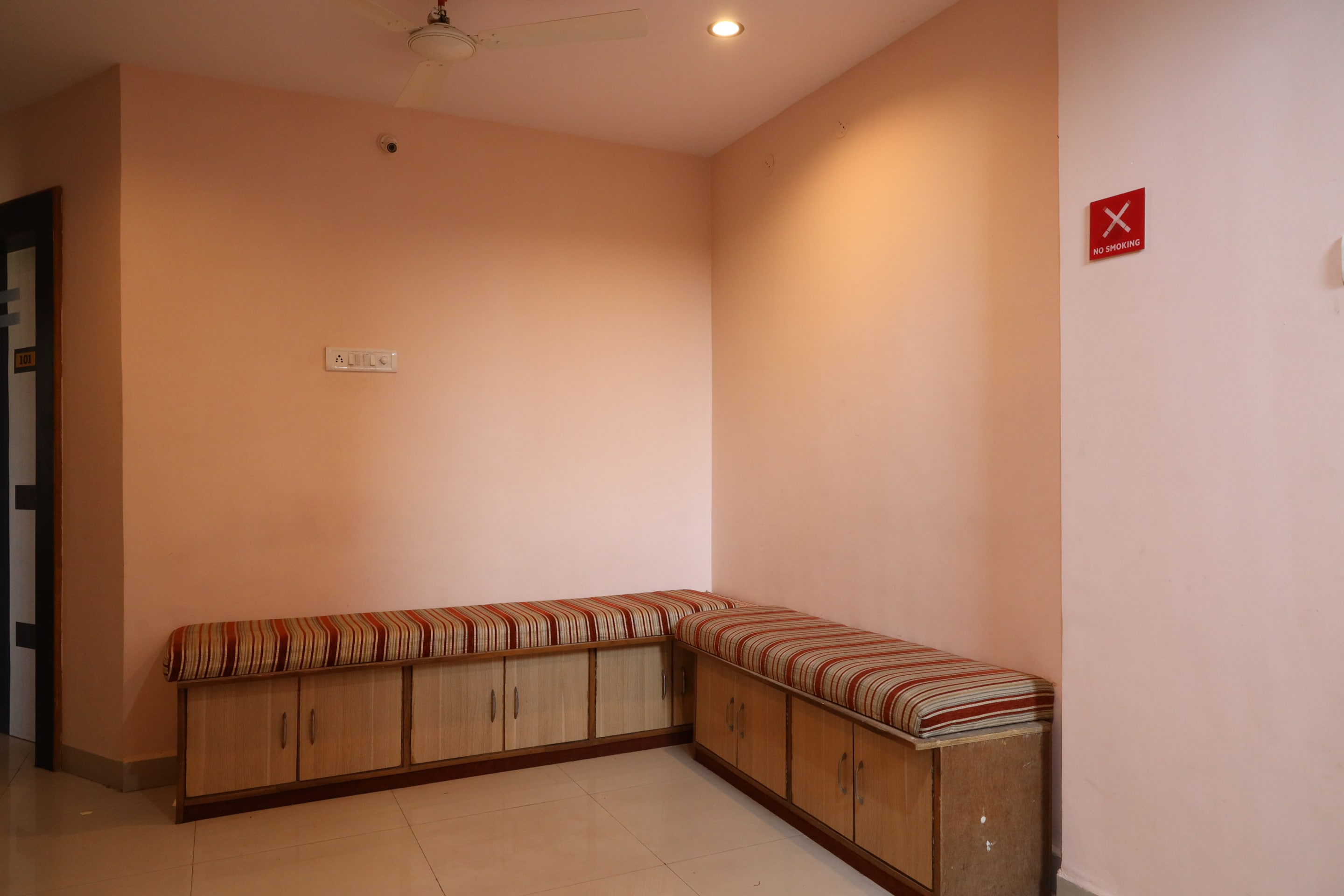 OYO 28720 Prithvi Inn, Nagpur 4