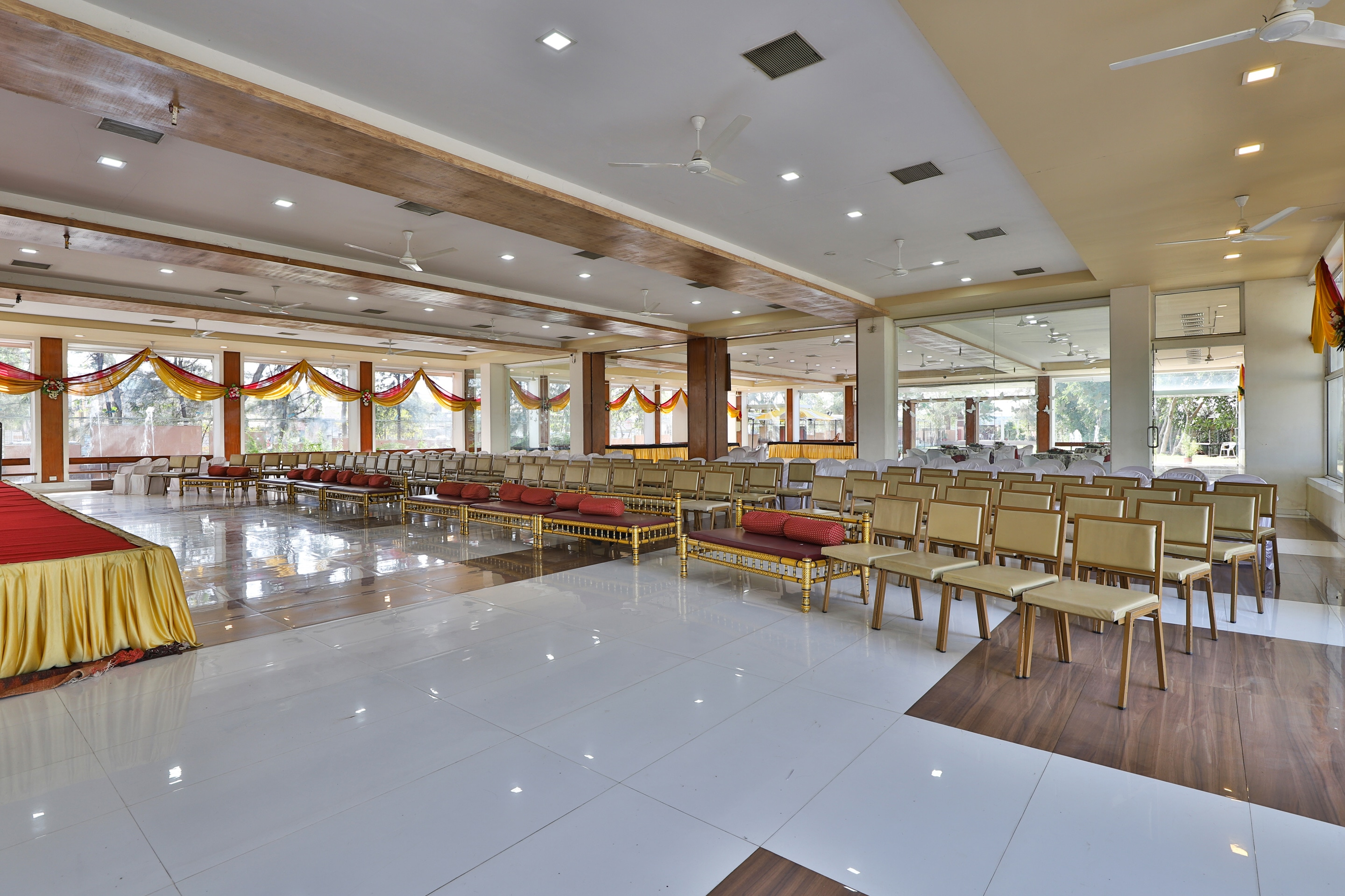 OYO 30255 Milan Party Hall, Vadodara 2