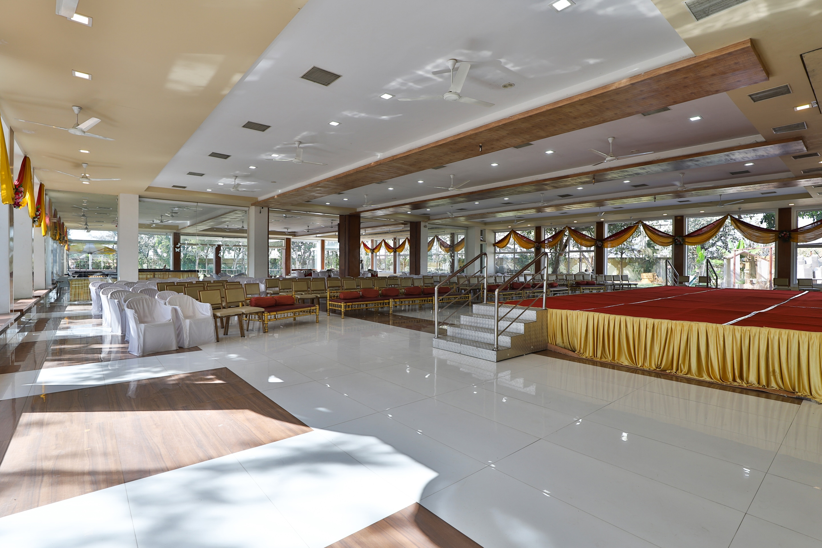 OYO 30255 Milan Party Hall, Vadodara 3