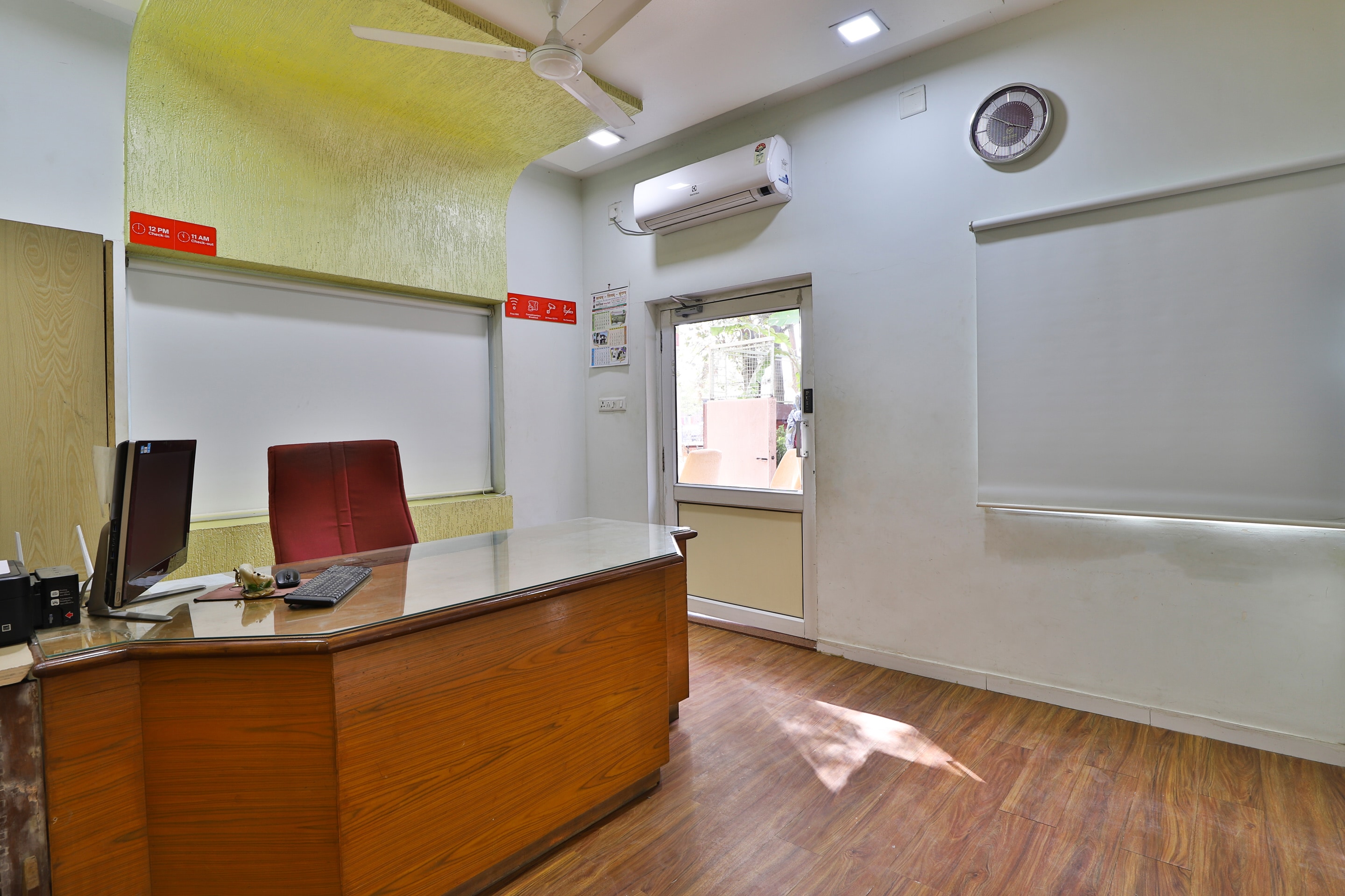 OYO 30255 Milan Party Hall, Vadodara 4