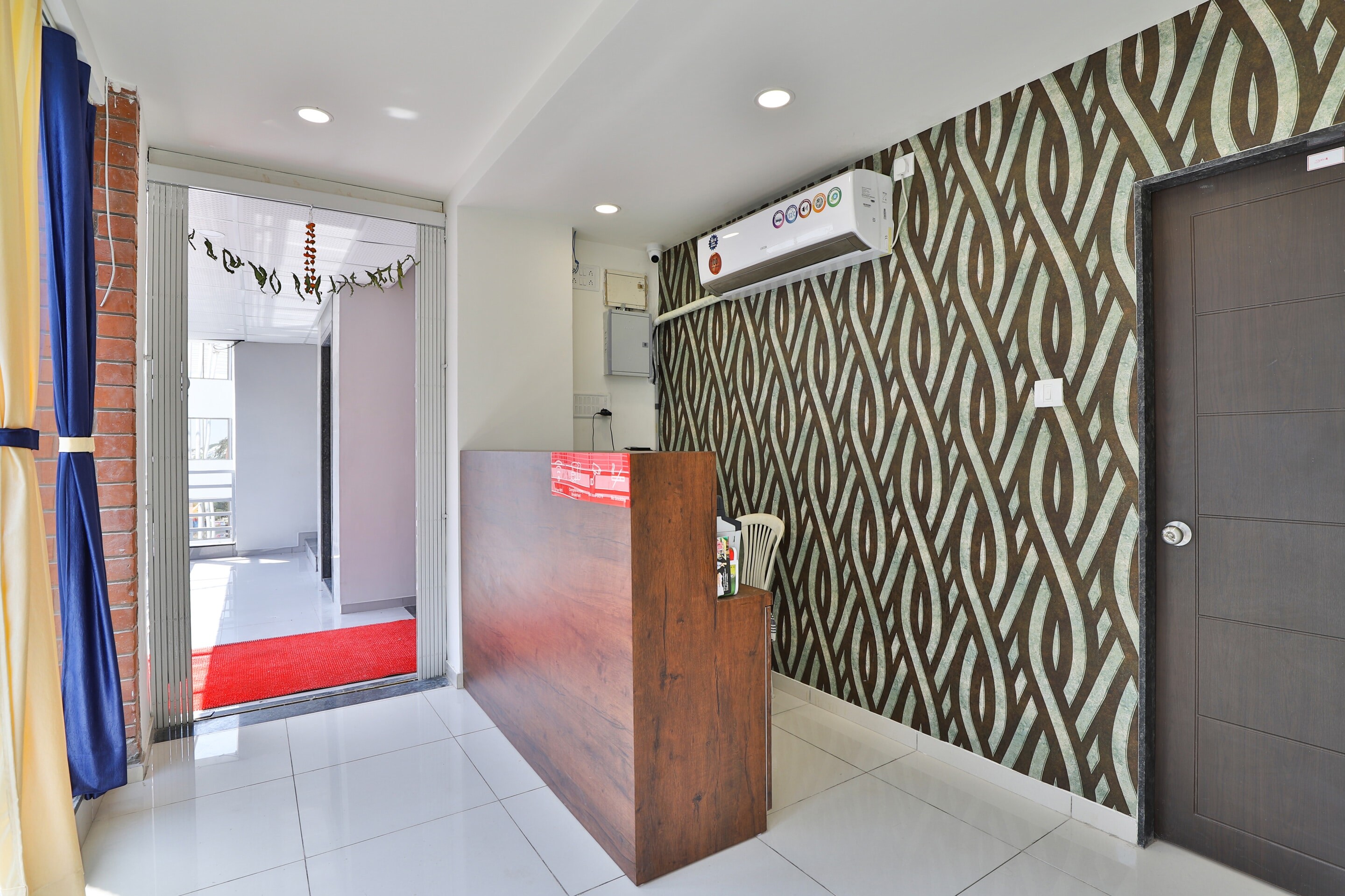 OYO 30540 Hotel Infinity, Vadodara 5