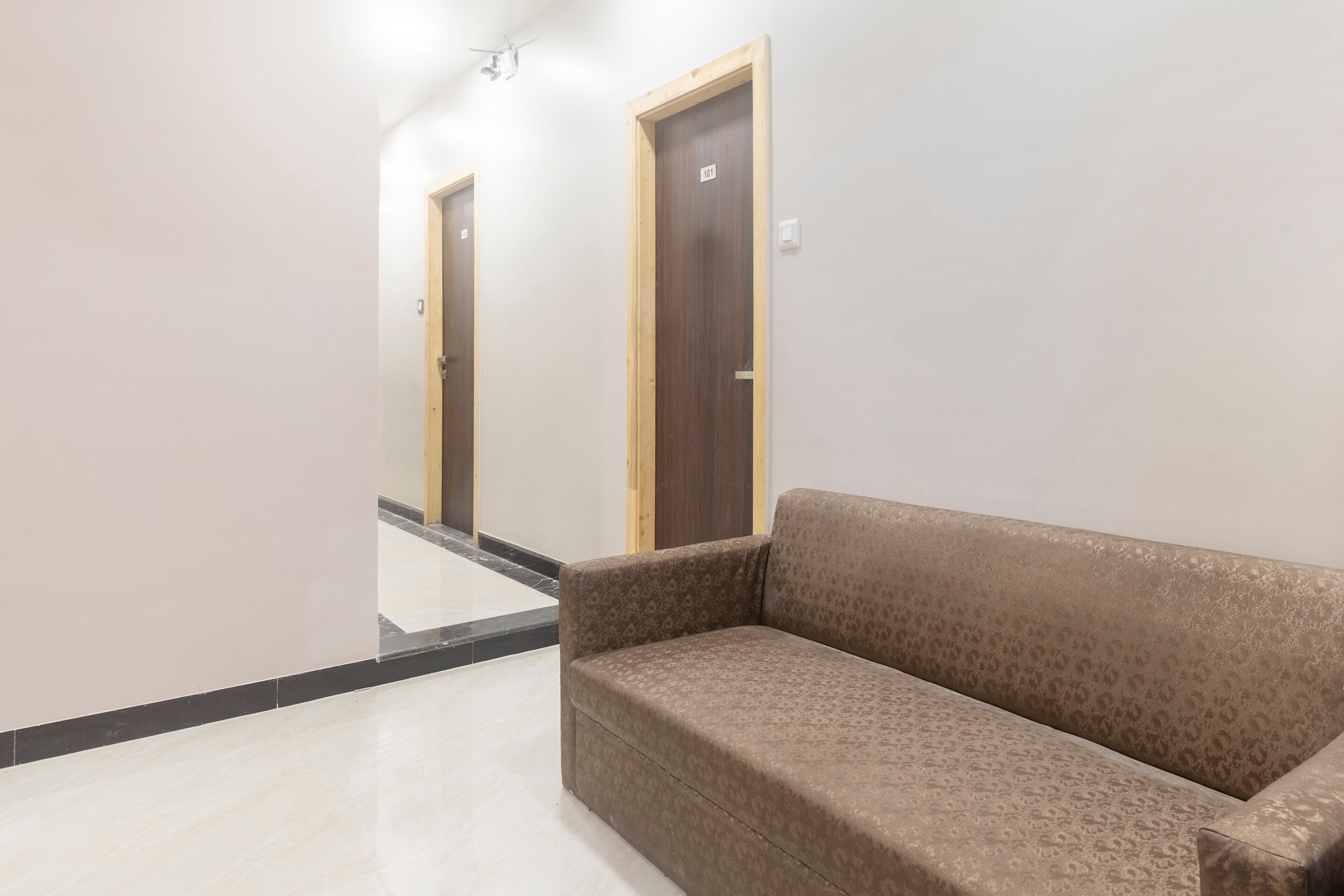 OYO 30693 Hotel Blue Executive, Mumbai 3