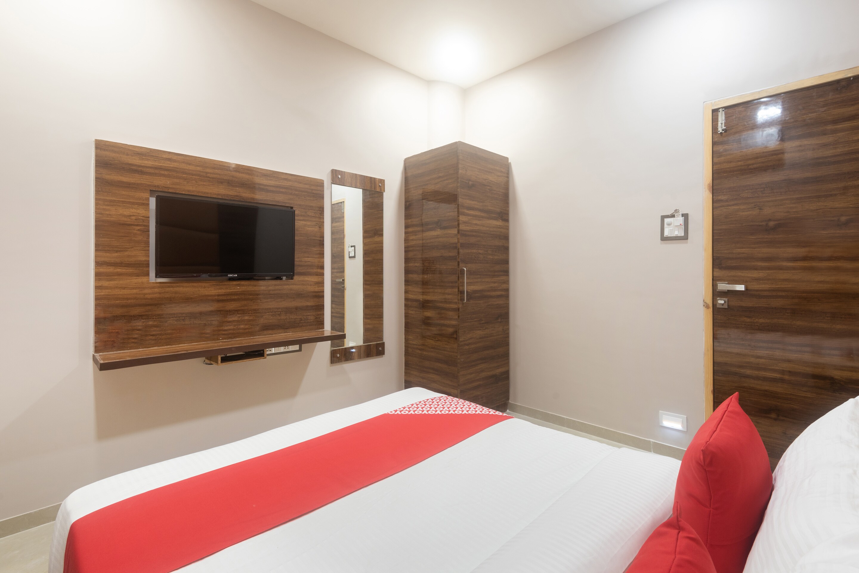 OYO 30693 Hotel Blue Executive, Mumbai 5