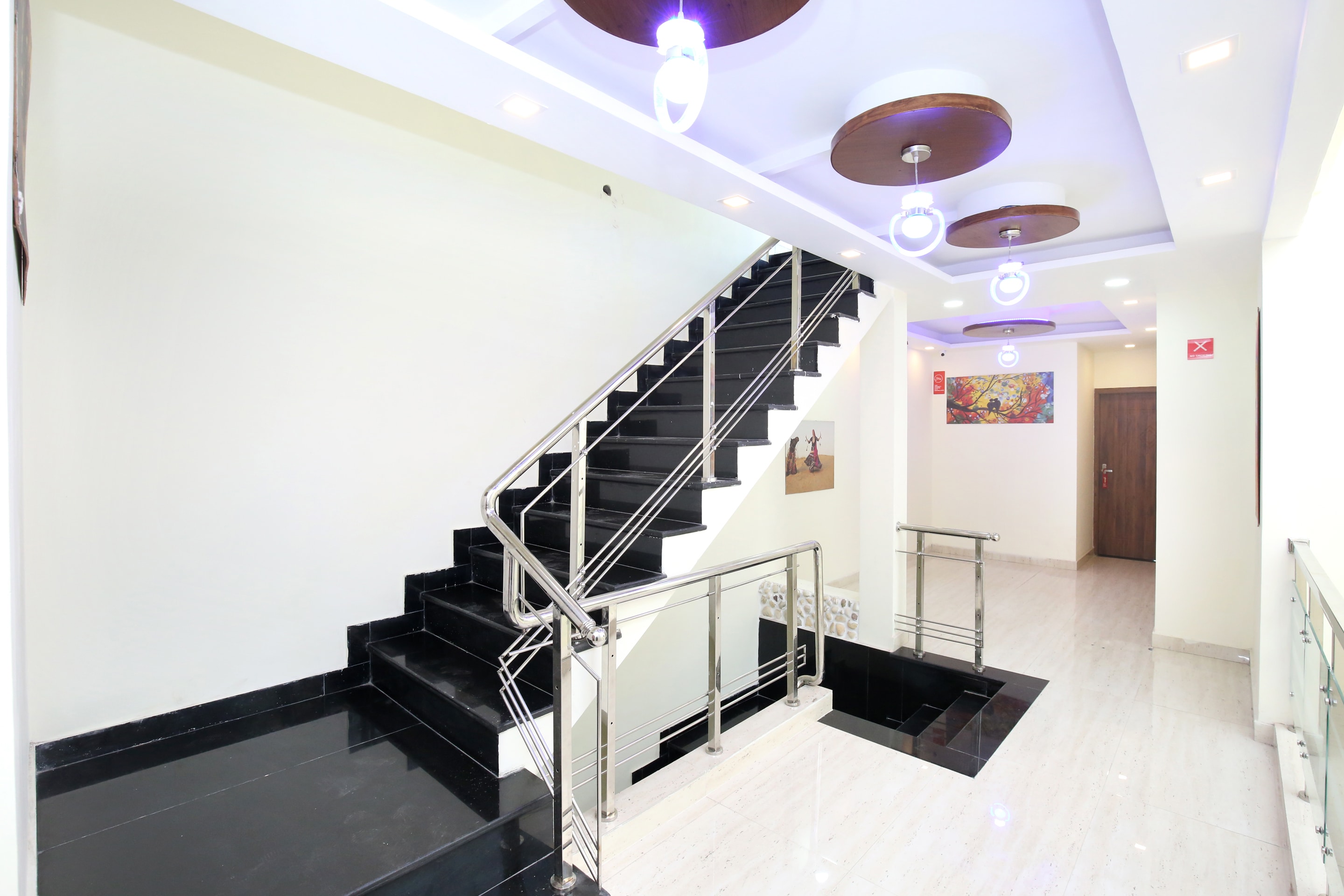 Capital O 322 Hotel Royal, Chandigarh 2