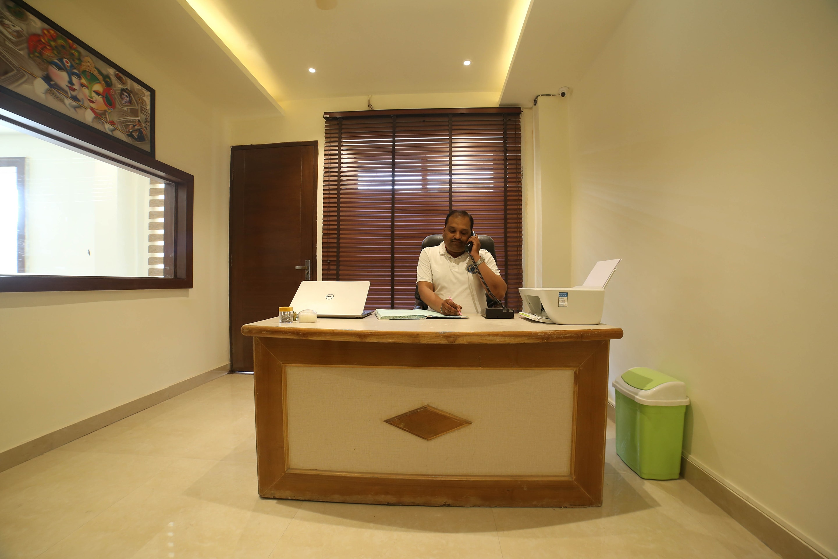 OYO 40422 Status inn, Dehradun 5