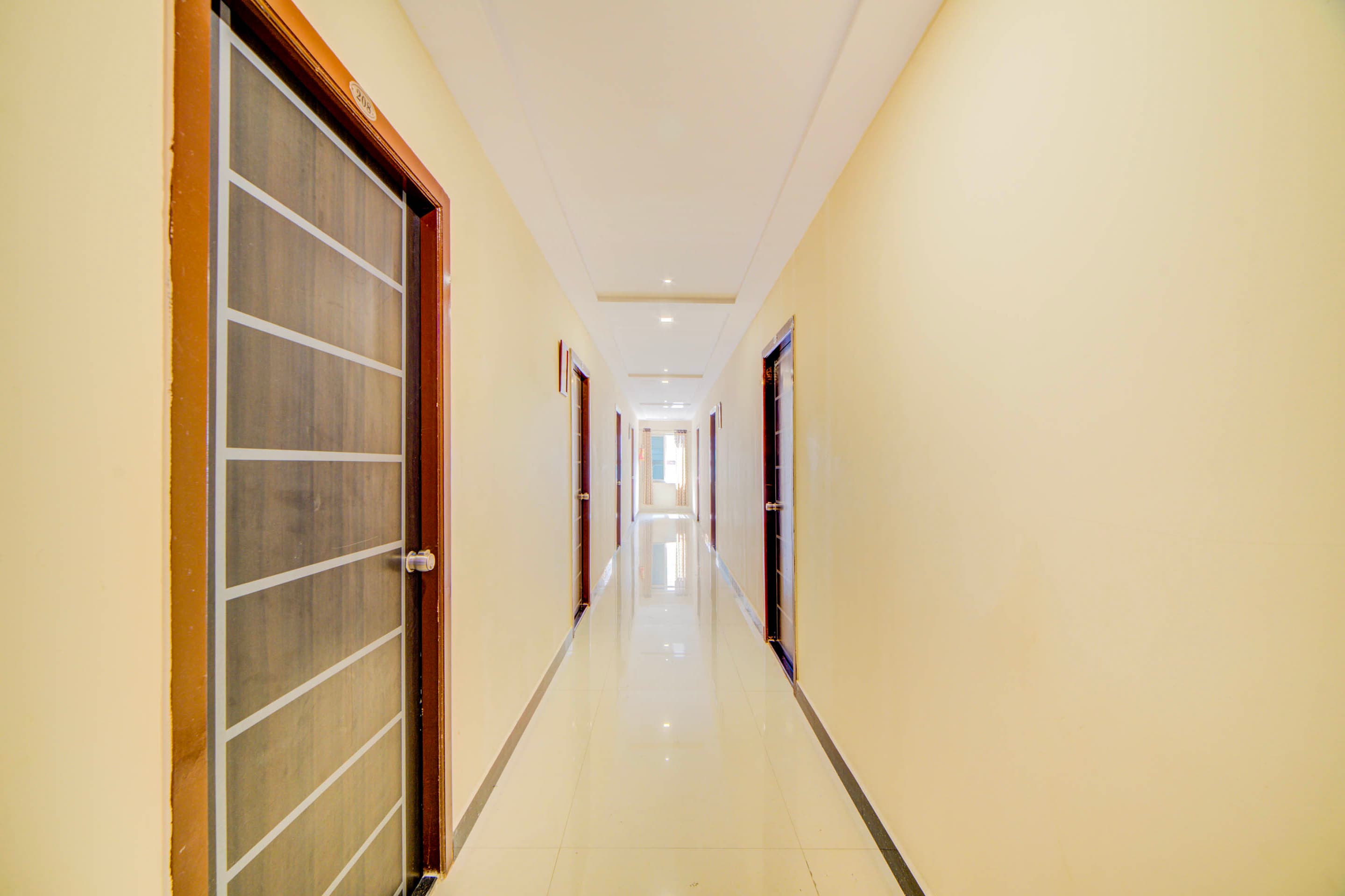 OYO 40852 Hotel White Ridge, Hyderabad 5