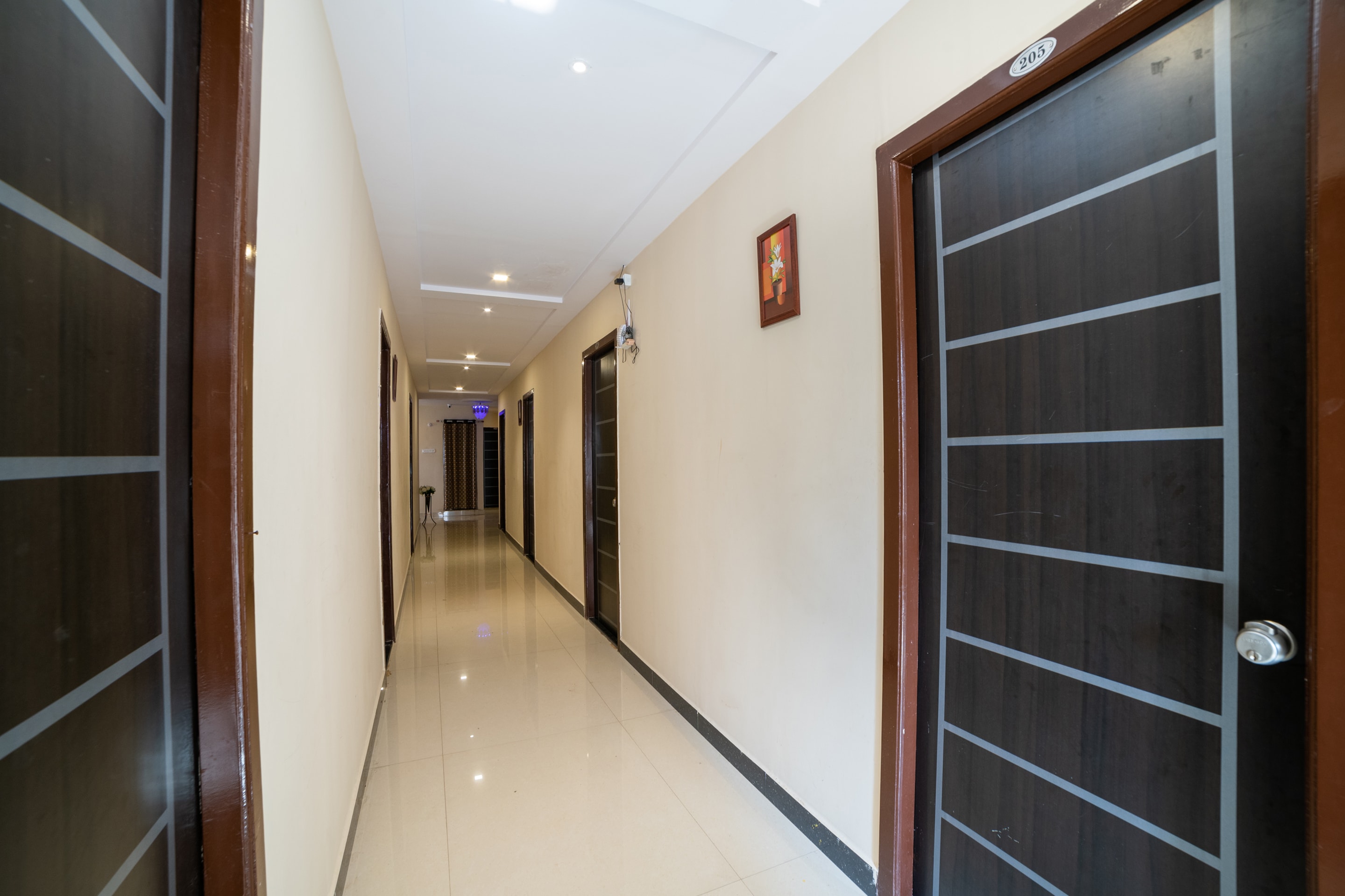 OYO White Ridge 40869 OPPr Miraj Cinemas - Shalini Shivani, Hyderabad 3