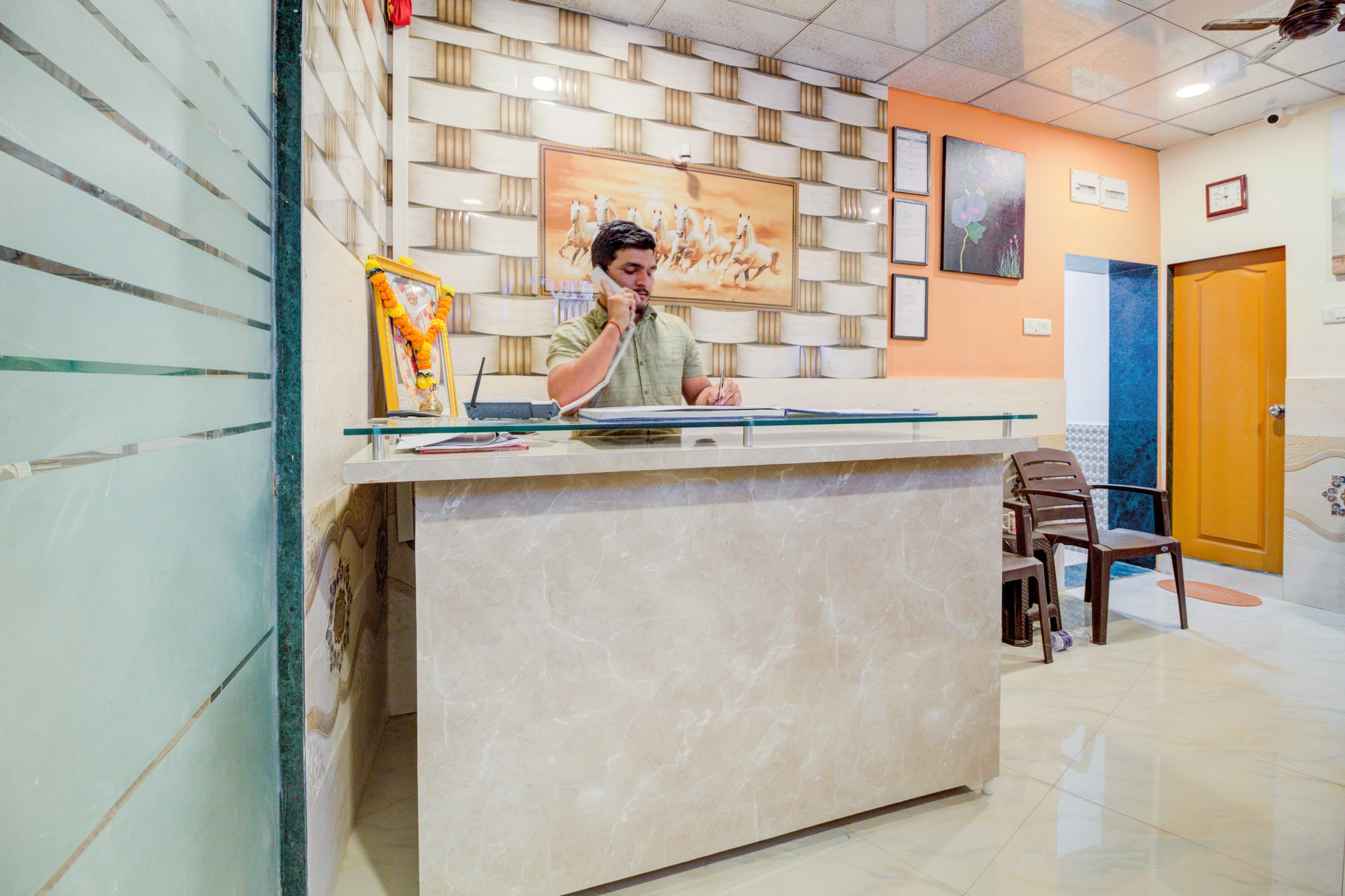 OYO 40902 Anjali Hotel Mumbai, Mumbai 5
