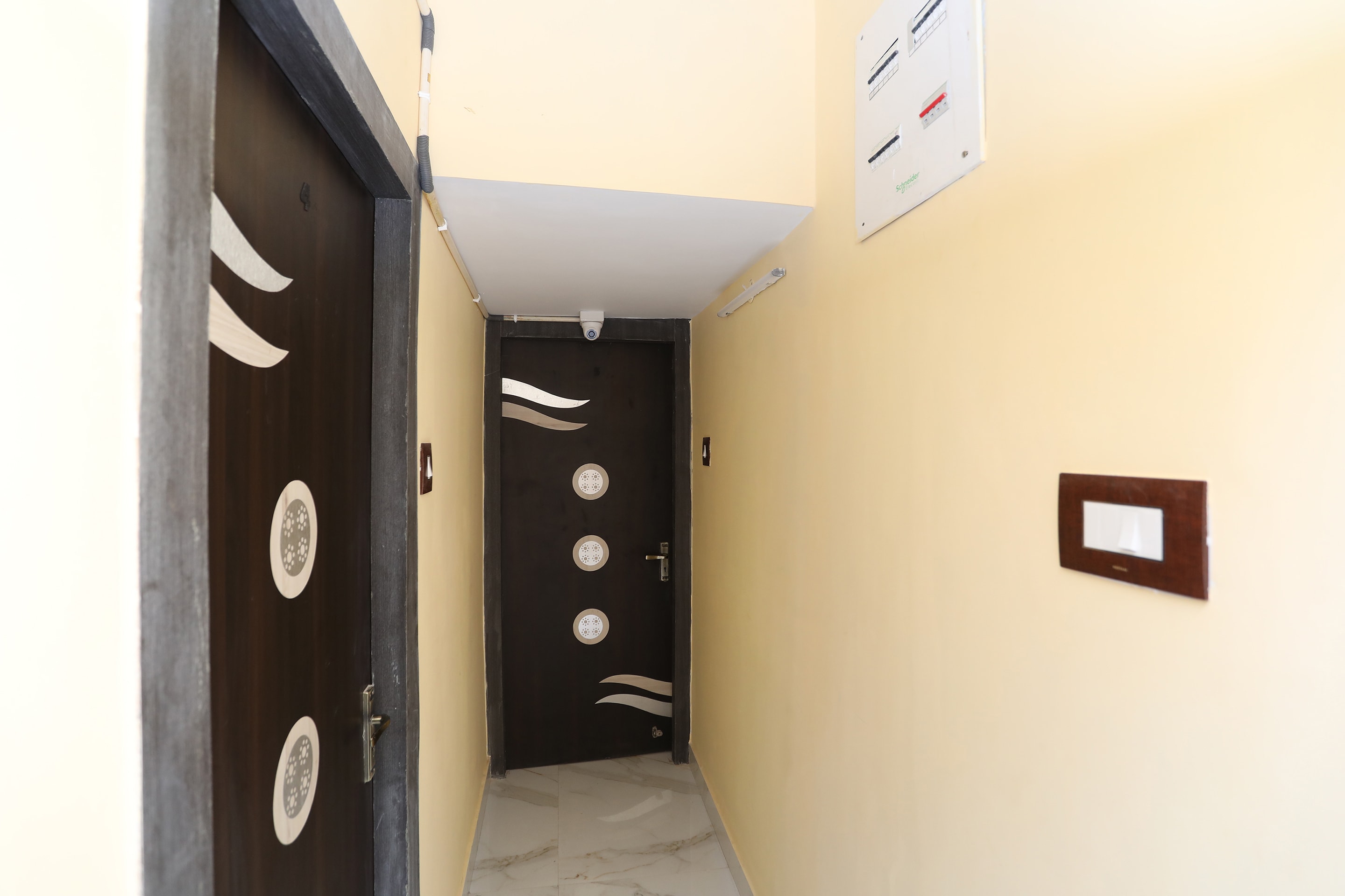 Vaccinated Staff - OYO 41335 HR Inn, Kolkata 2