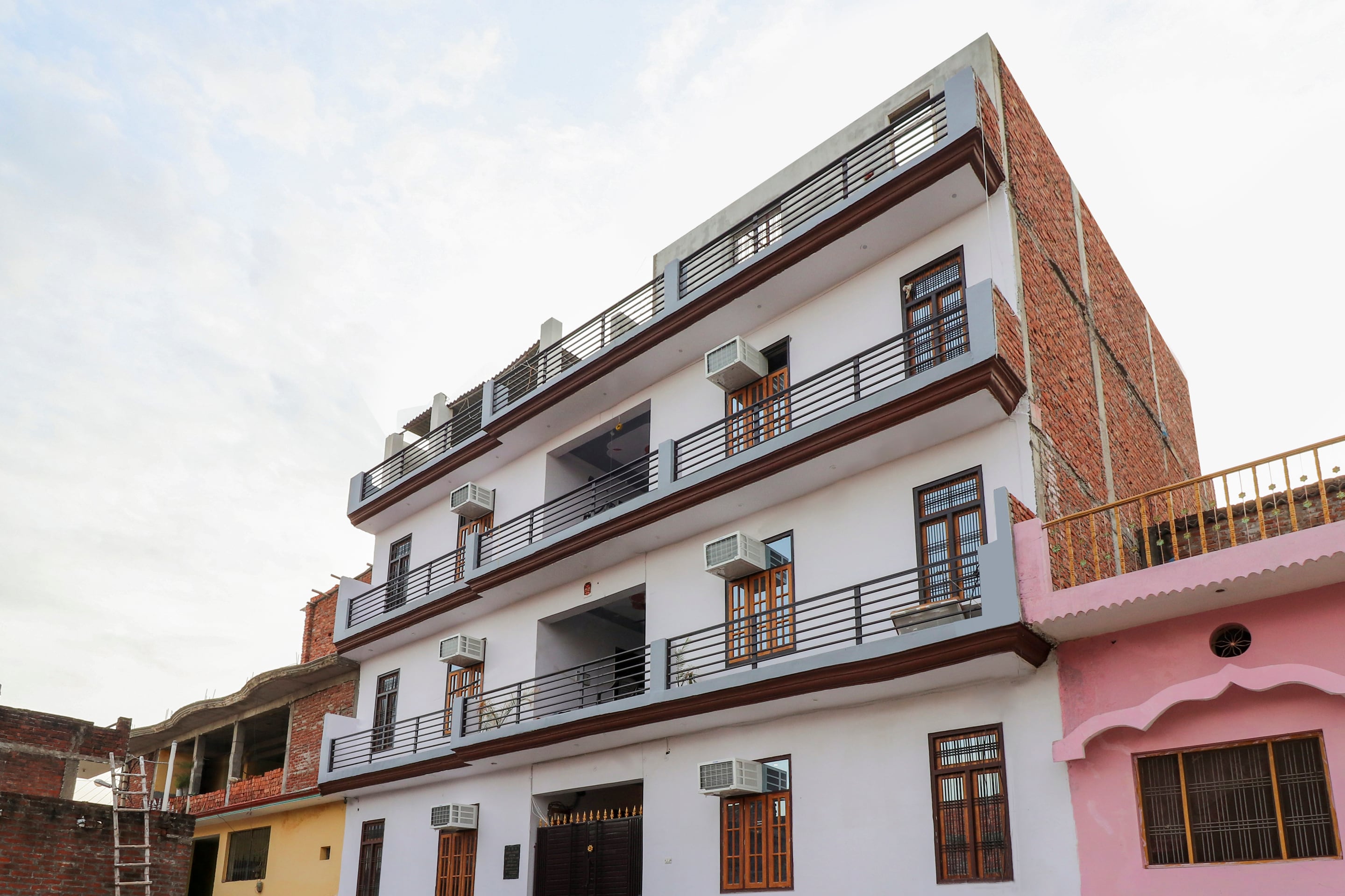 OYO 44205 Hotel Aryan Galaxy, Lucknow 2